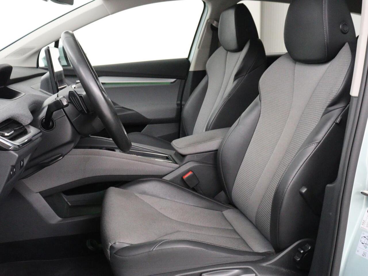 Skoda Enyaq iV 60 | Stoelverwarming | Matrix LED | Camera | Keyless | Stuurverwarming | Carplay | 20'' | Half leder | Navigatie | Chroom Pack | Digital Cockpit | Cruise control | Climate control