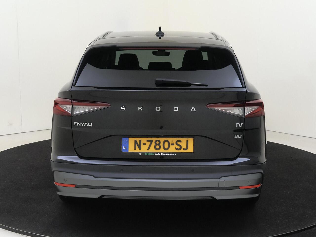 Skoda Enyaq iV 80 | SoH 91% | Warmtepomp | Dodehoek detectie | Keyless | Navigatie | Adaptieve cruise control | Achteruitrijcamera | Stoel- en stuurwielverwarming | 3-zone airco |