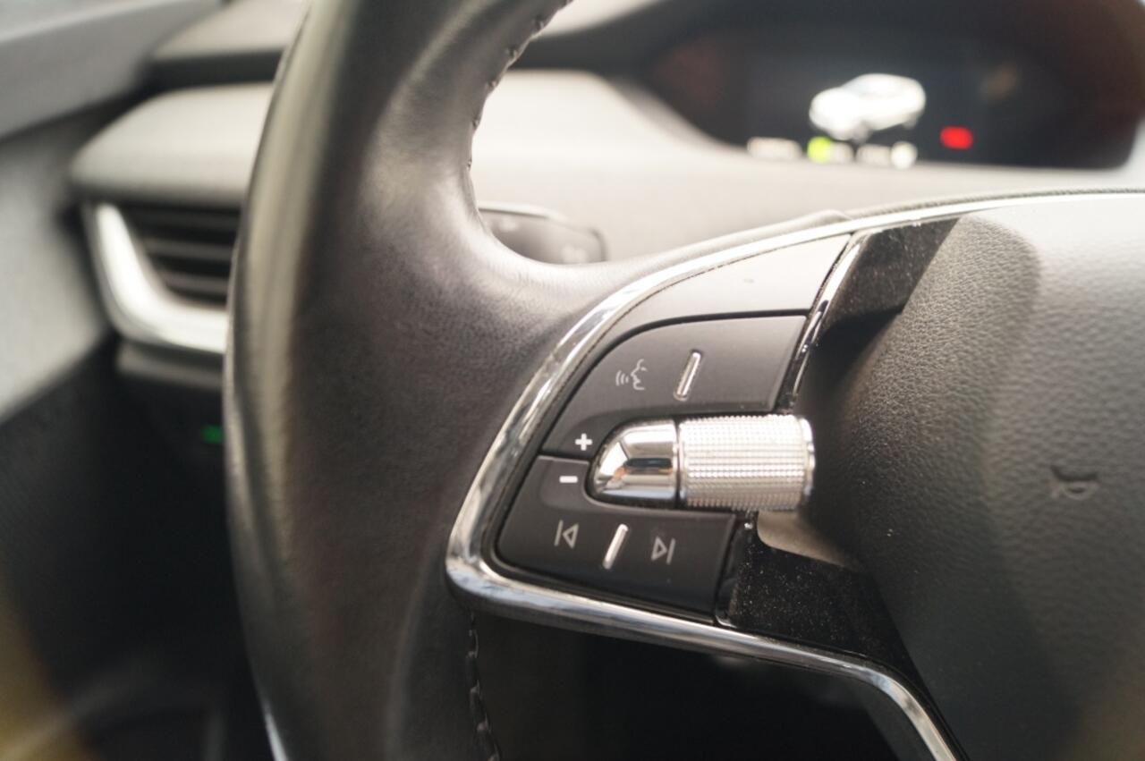 Skoda Enyaq iV 60 180pk 62kWh -SOH90%-TREKHAAK-NAVI-ECC-PDC-