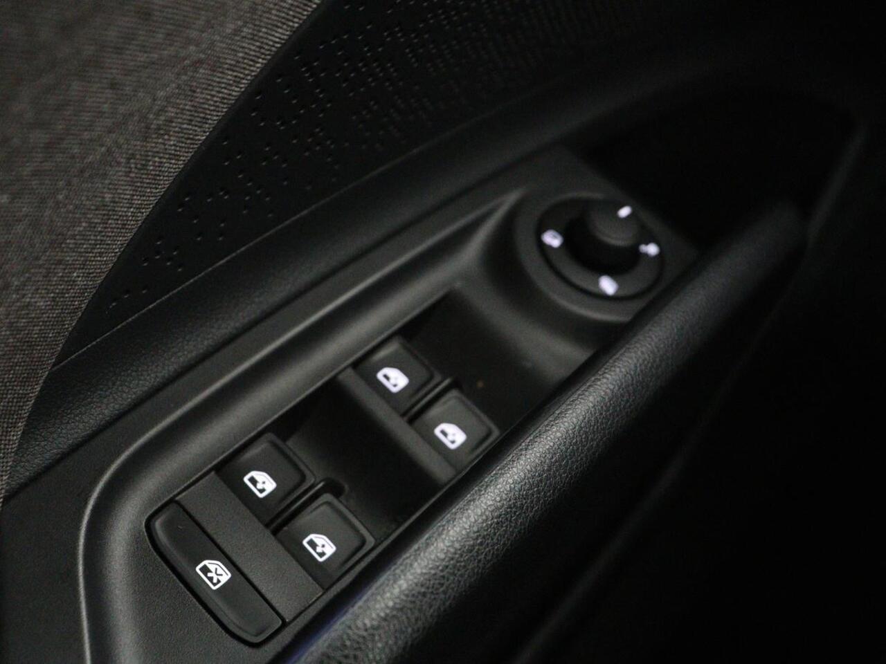 Skoda Enyaq iV 60 | 68.900km NAP | Sfeerverlichting | Carplay | Half leder | Navigatie | Full LED | Chroom Pack | Climate control | Parkeerhulp | Cruise control