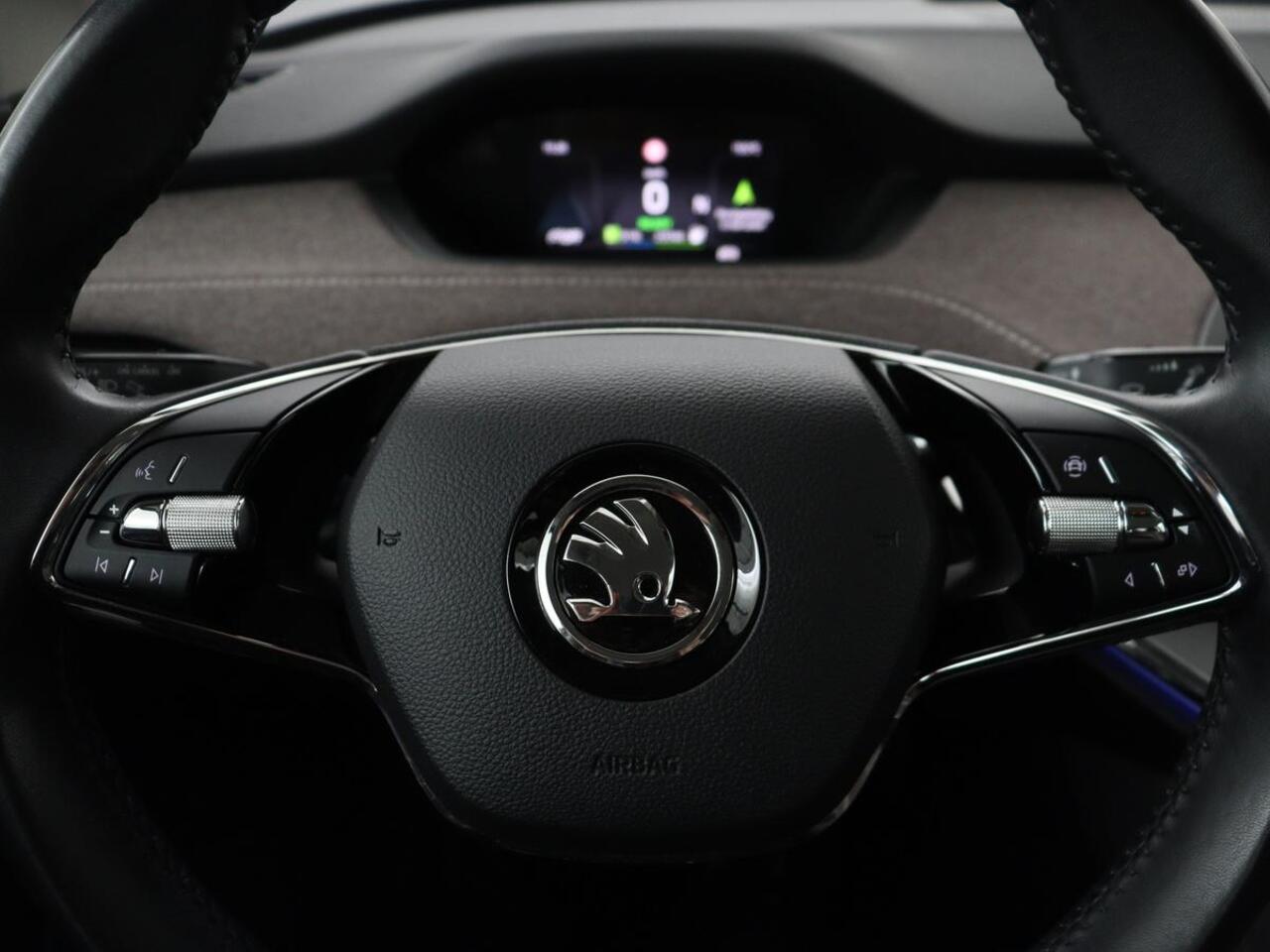 Skoda Enyaq iV 60 | 68.900km NAP | Sfeerverlichting | Carplay | Half leder | Navigatie | Full LED | Chroom Pack | Climate control | Parkeerhulp | Cruise control