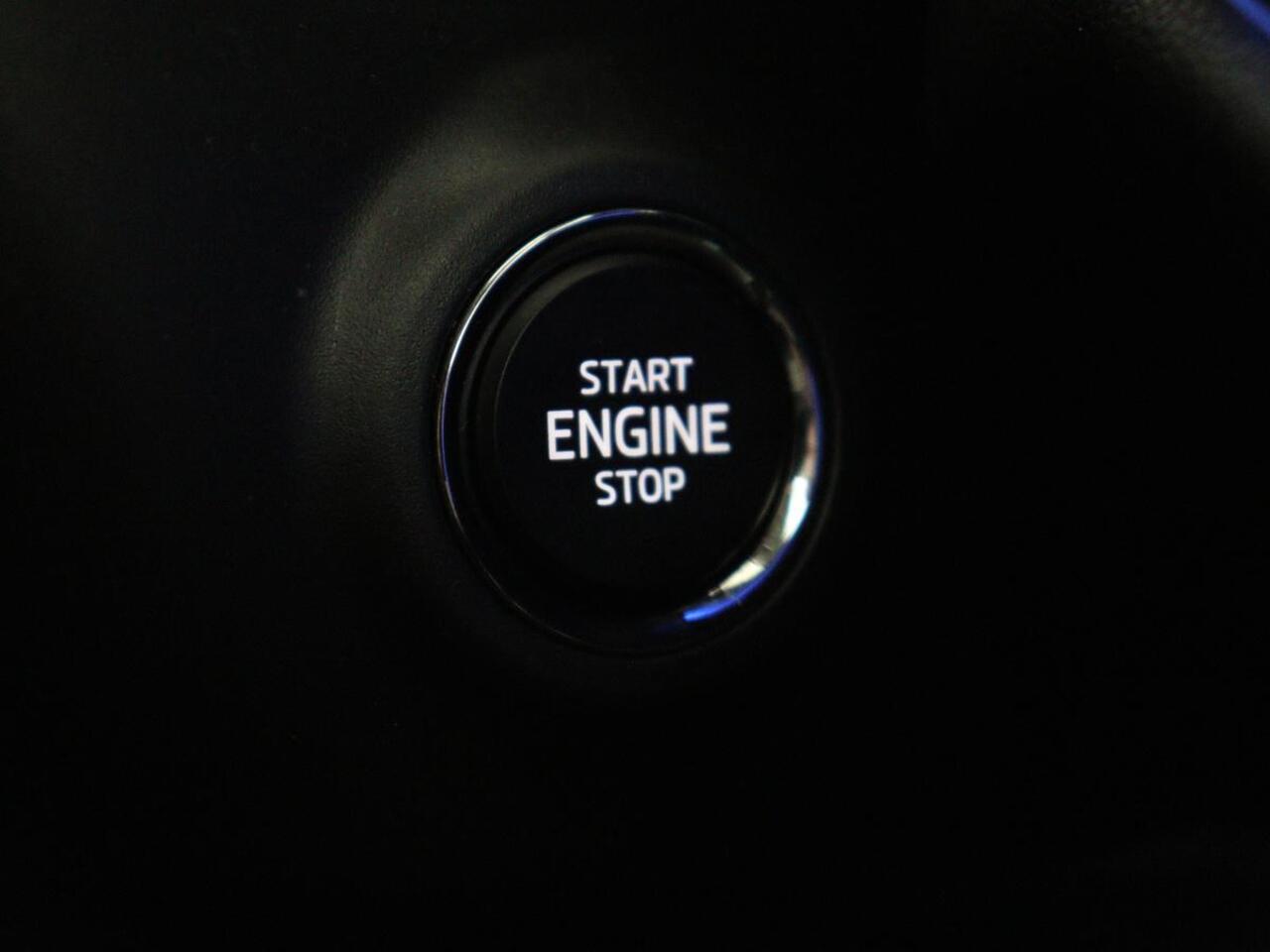 Skoda Enyaq iV 60 | 68.900km NAP | Sfeerverlichting | Carplay | Half leder | Navigatie | Full LED | Chroom Pack | Climate control | Parkeerhulp | Cruise control