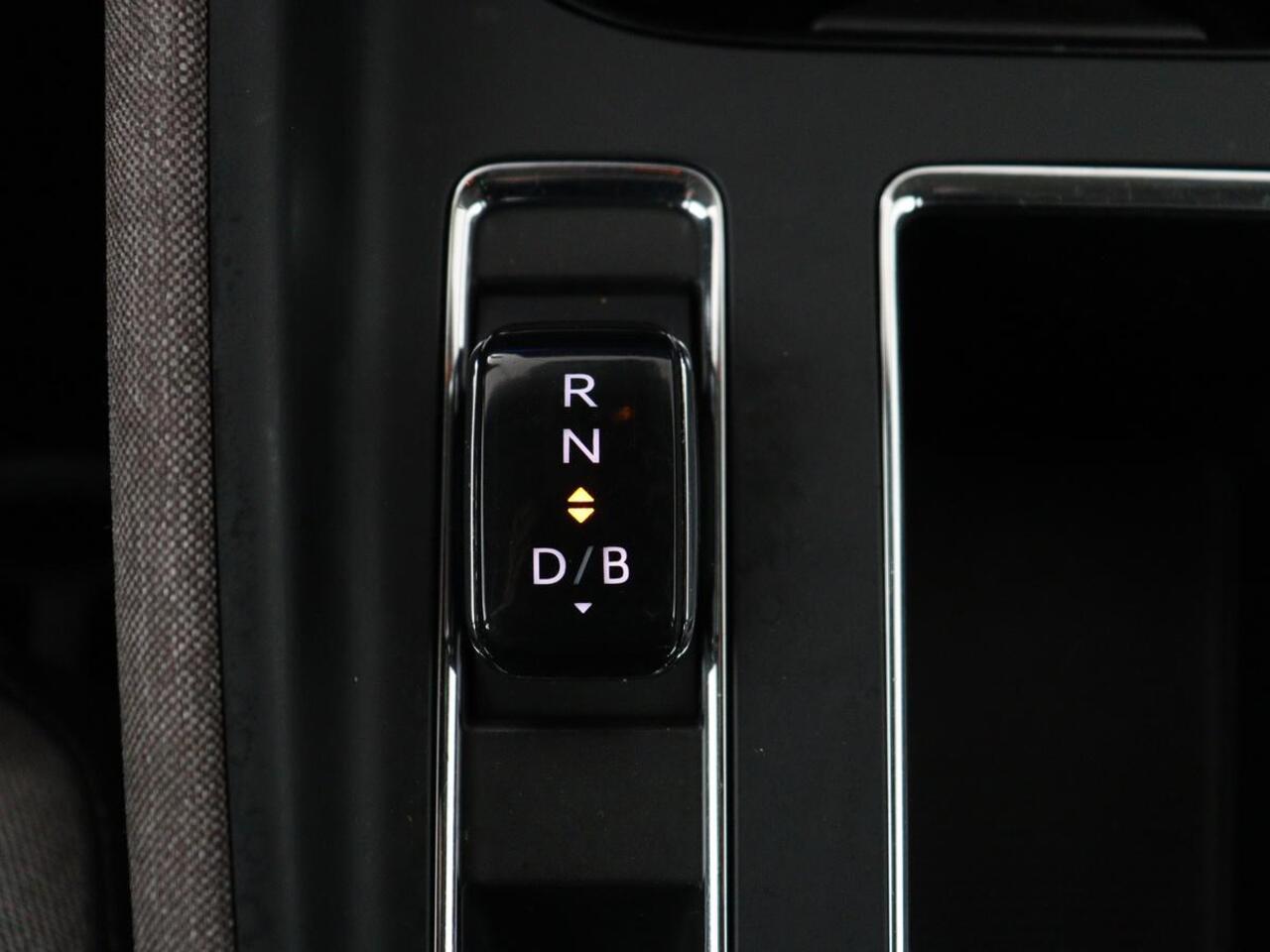 Skoda Enyaq iV 60 | 68.900km NAP | Sfeerverlichting | Carplay | Half leder | Navigatie | Full LED | Chroom Pack | Climate control | Parkeerhulp | Cruise control