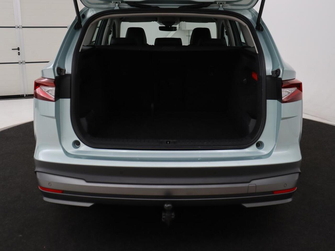 Skoda Enyaq iV 80 | Panoramadak | Trekhaak | Stoelverwarming | Camera | Sfeerverlichting | Carplay | Navigatie | Achterbankverwarming | Full LED | Parkeerhulp | Cruise control