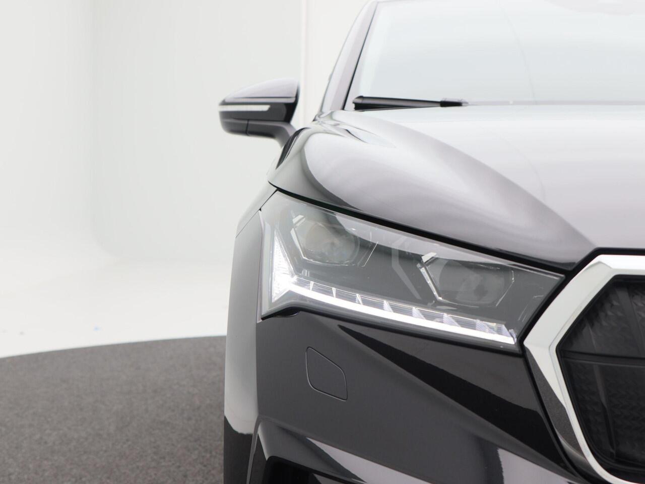 Skoda Enyaq iV 60 | SOH 92% | Stoelverwarming | Trekhaak | CarPlay | Adaptive Cruise | Camera | 20 Inch | 108.874 Km!