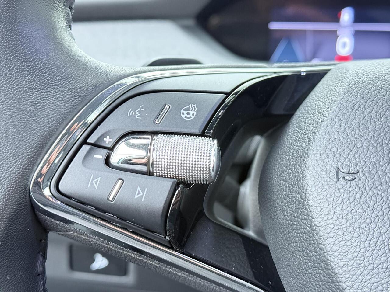Skoda Enyaq iV 60 | 180 PK | SoH 89% | Trekhaak | Matrix LED koplampen | Voorstoelen verwarmd | 20" LM velgen | Achteruitrijcamera |
