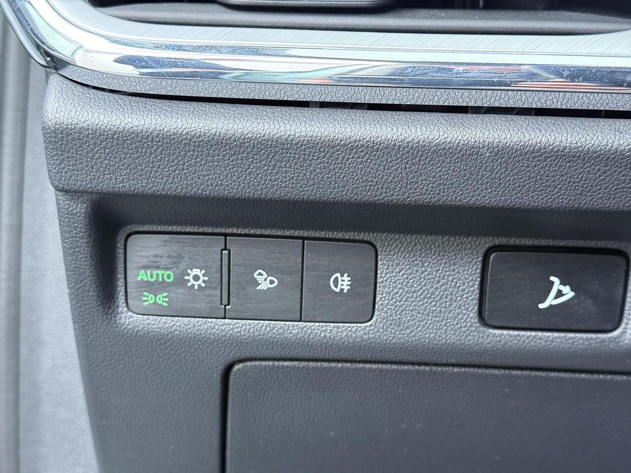 Skoda Enyaq iV 60 | 180 PK | SoH 89% | Trekhaak | Matrix LED koplampen | Voorstoelen verwarmd | 20" LM velgen | Achteruitrijcamera |