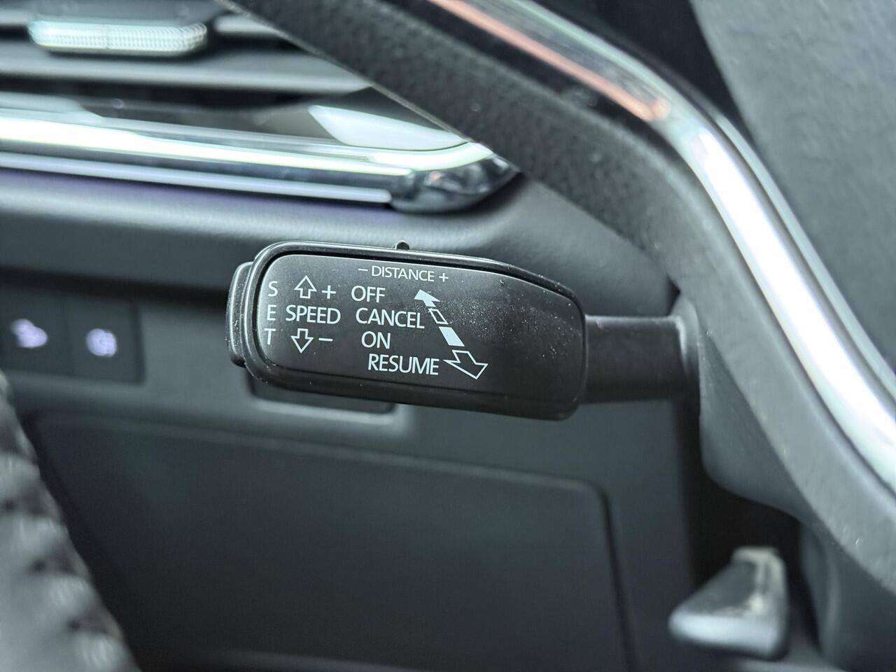 Skoda Enyaq iV 60 | 180 PK | SoH 90% | Panoramadak | Matrix LED koplampen | Lederen bekleding | Adaptive cruise control | Voorstoelen verwarmd |