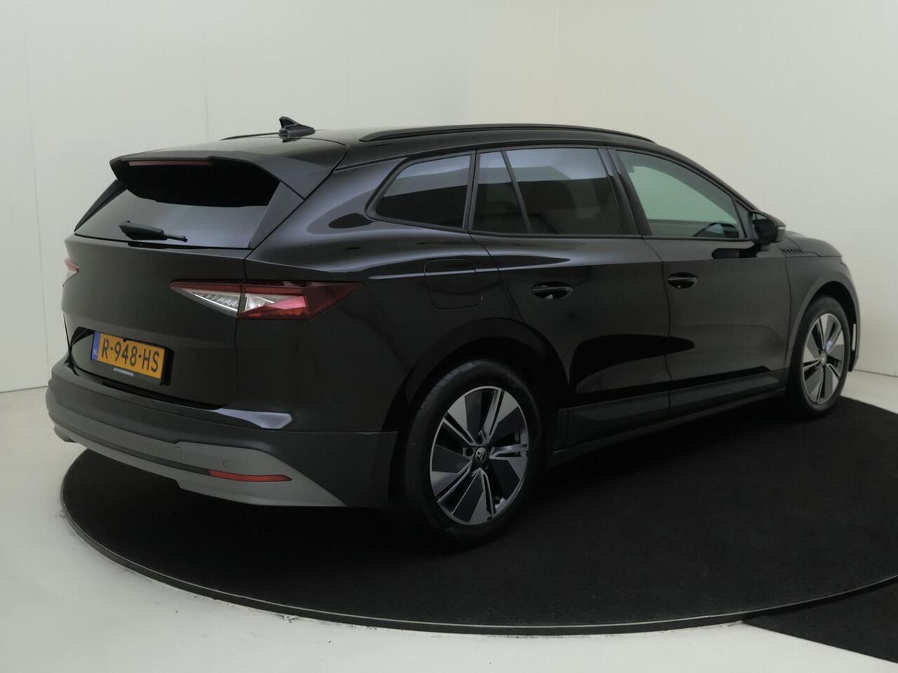 Skoda Enyaq iV 60 | Achteruitrijcamera | Parkeerassistent | Navigatie | Cruise control | Voorklimatisering | Sfeerverlichting | Elektrisch inklapbare buitenspiegels |