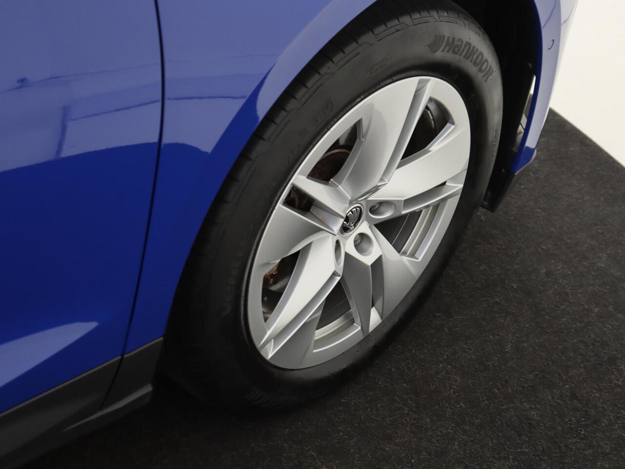 Skoda Enyaq iV 60 | Parkeerassistent | Navigatie | Cruise control | Voorklimatisering | CarPlay | Parkeersensoren | Lane- en frontassist |