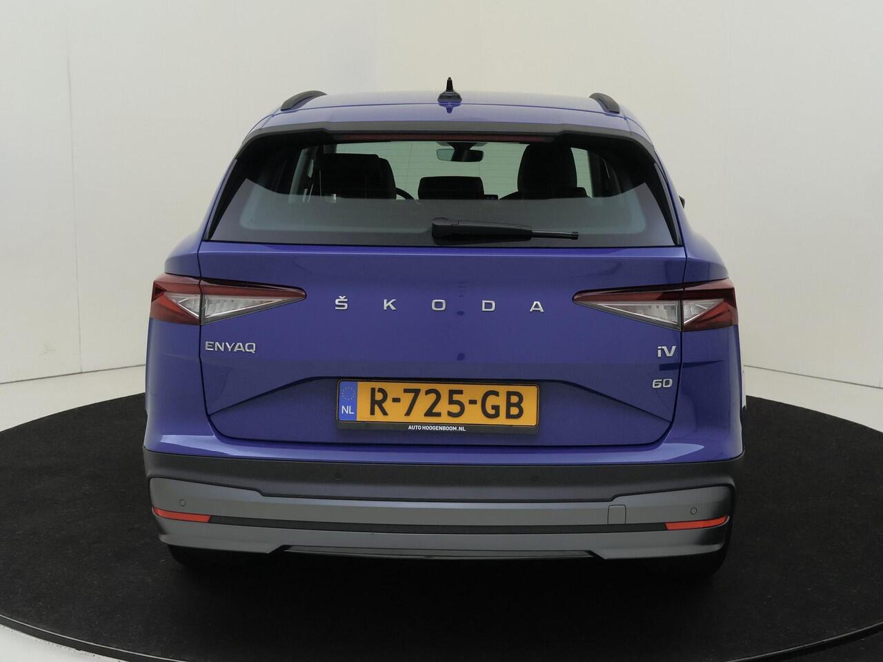 Skoda Enyaq iV 60 | Parkeerassistent | Navigatie | Cruise control | Voorklimatisering | CarPlay | Parkeersensoren | Lane- en frontassist |