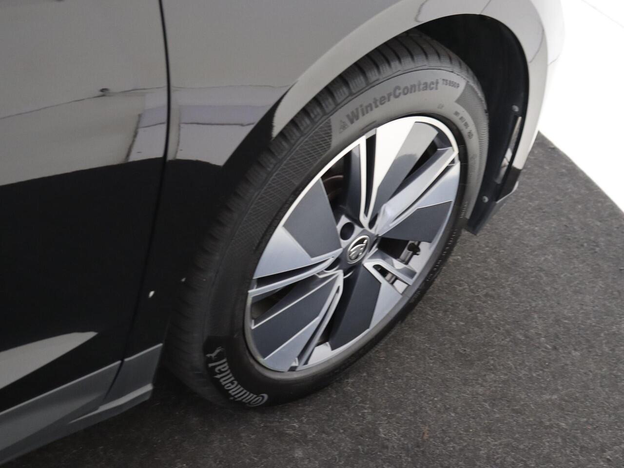 Skoda Enyaq iV 60 | 3-zone airco | Stoelverwarming | Achteruitrijcamera | Navigatie | Voorklimatisering | LED matrix verlichting | CarPlay |