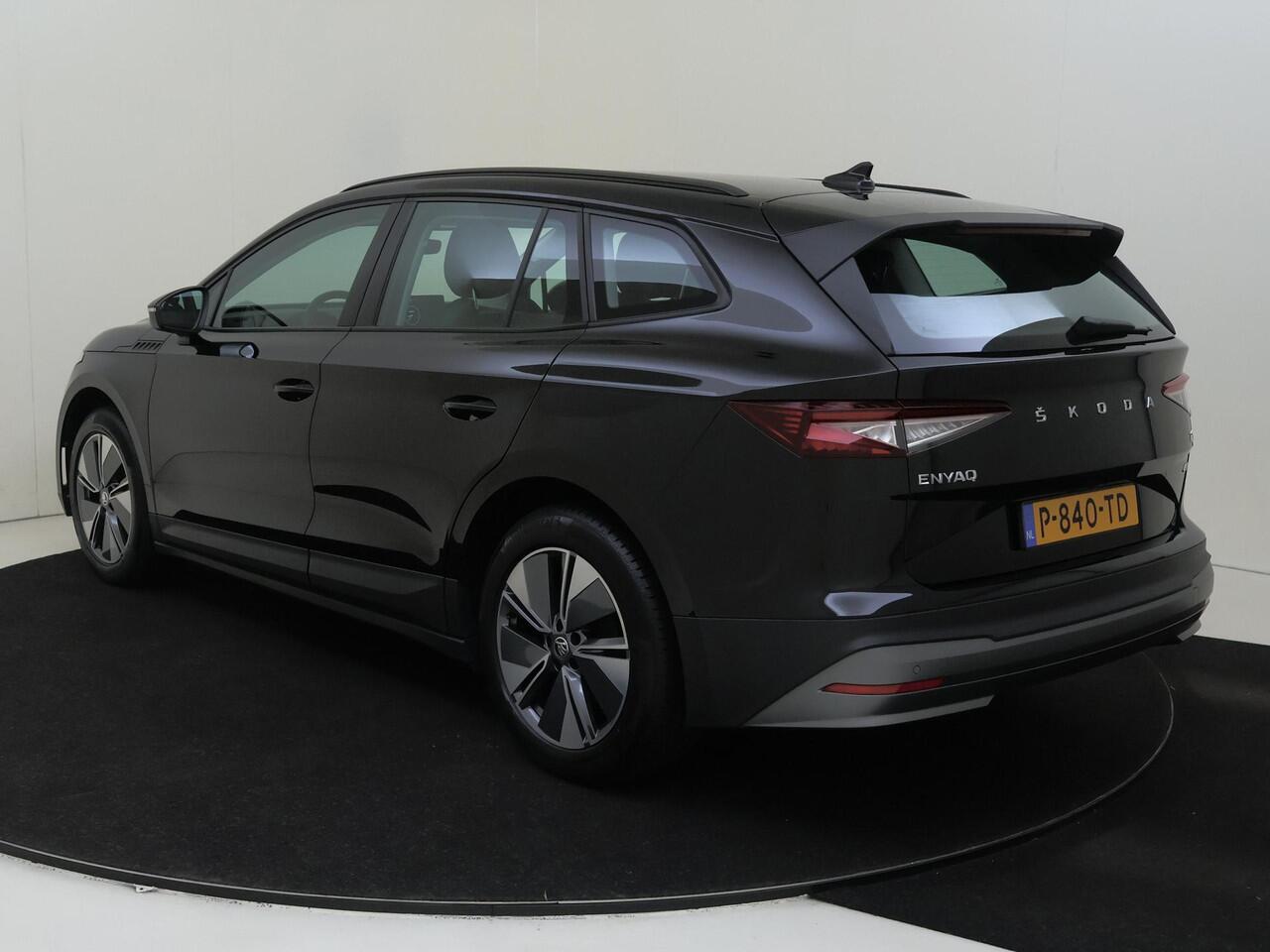 Skoda Enyaq iV 60 | 3-zone airco | Stoelverwarming | Achteruitrijcamera | Navigatie | Voorklimatisering | LED matrix verlichting | CarPlay |