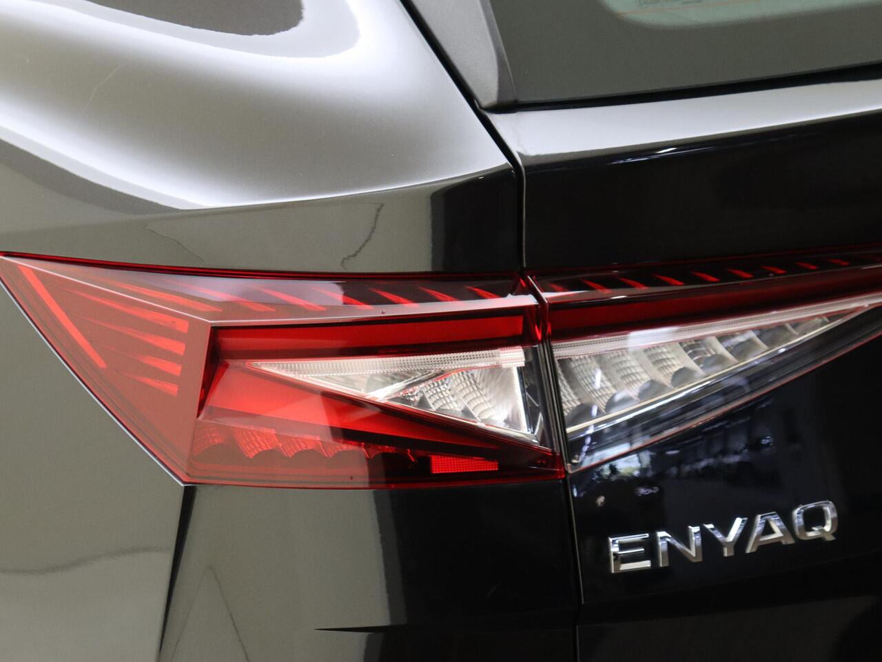 Skoda Enyaq iV 60 | 3-zone airco | Stoelverwarming | Achteruitrijcamera | Navigatie | Voorklimatisering | LED matrix verlichting | CarPlay |