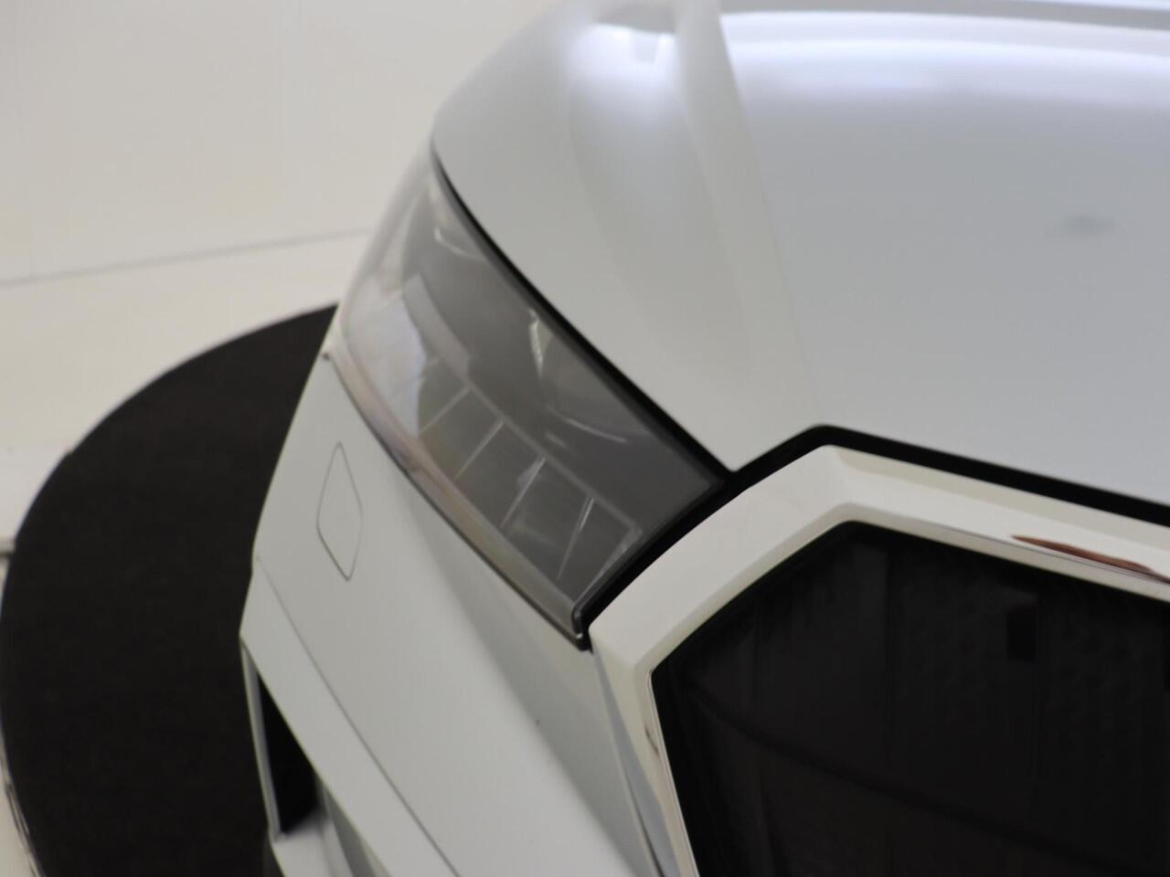 Skoda Enyaq iV 80 | Achteruitrijcamera | Dodehoek detectie | Stoel- en stuurwielverwarming | 3-zone airco | LED matrix verlichting | Adaptieve cruise control | Navigatie |