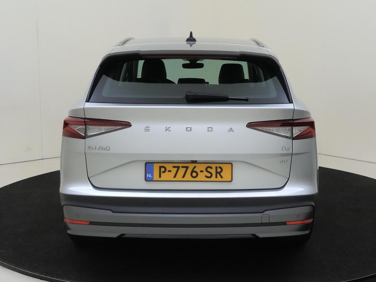 Skoda Enyaq iV 80 | Achteruitrijcamera | Dodehoek detectie | Stoel- en stuurwielverwarming | 3-zone airco | LED matrix verlichting | Adaptieve cruise control | Navigatie |