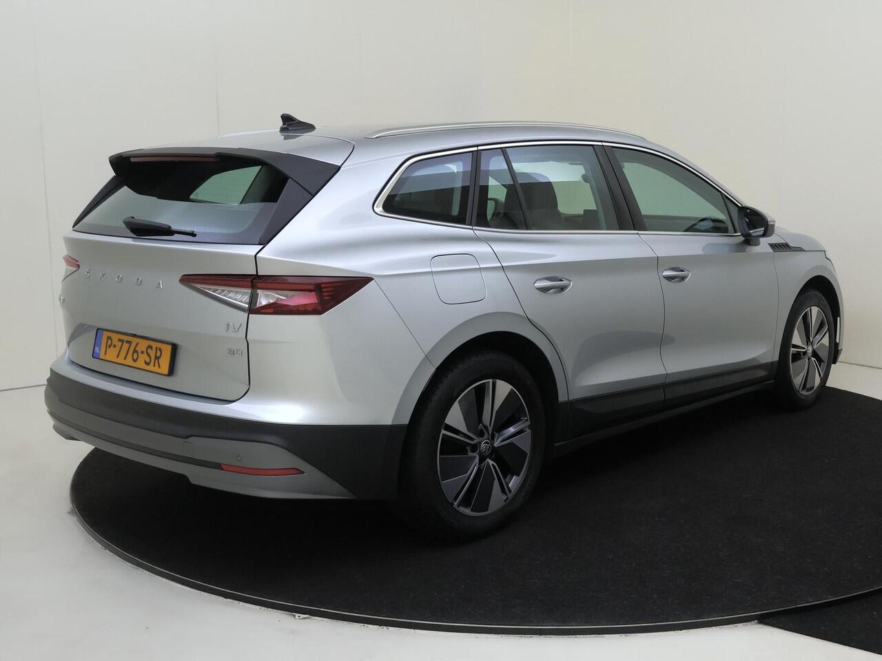 Skoda Enyaq iV 80 | Achteruitrijcamera | Dodehoek detectie | Stoel- en stuurwielverwarming | 3-zone airco | LED matrix verlichting | Adaptieve cruise control | Navigatie |