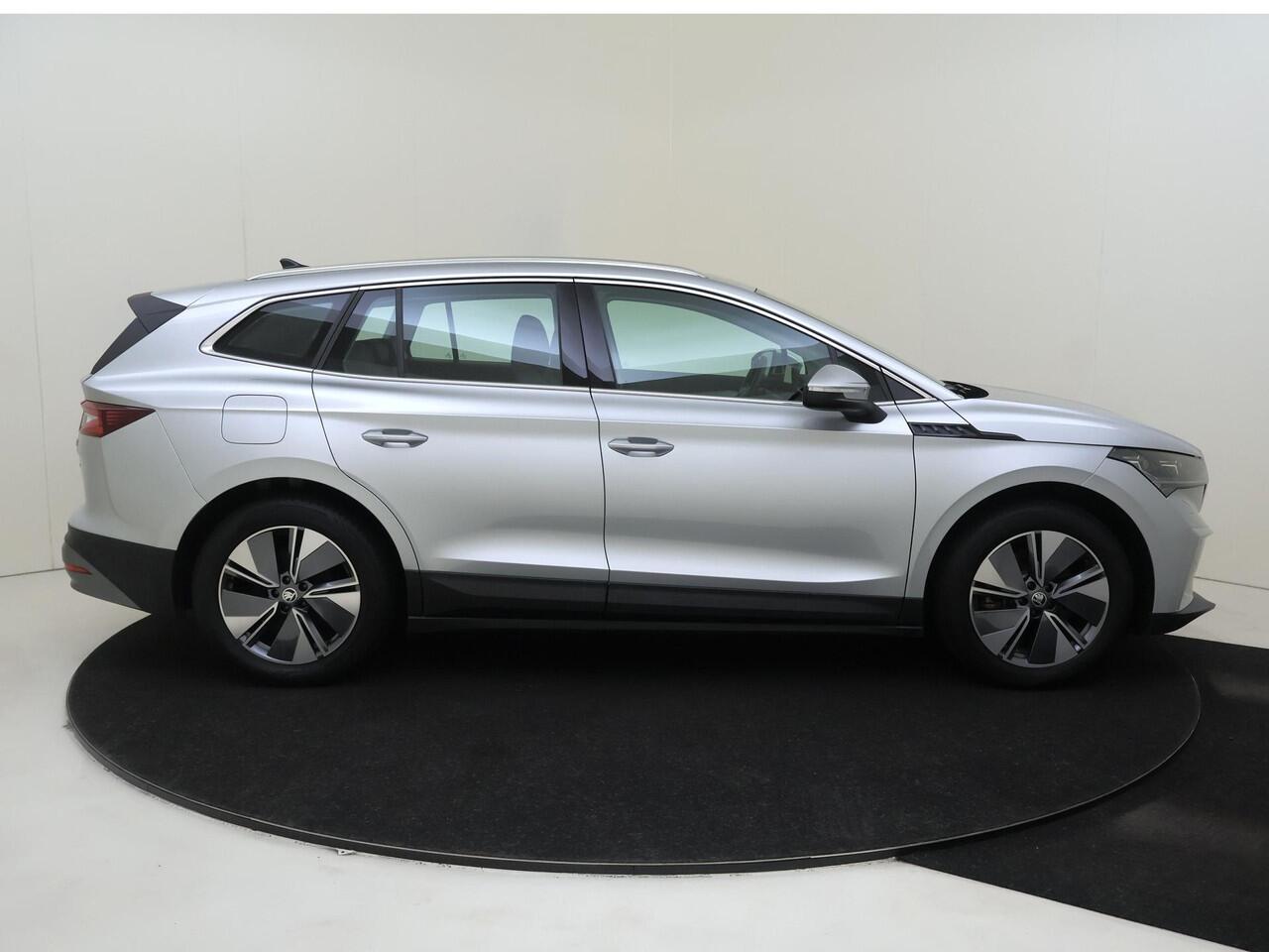 Skoda Enyaq iV 80 | Achteruitrijcamera | Dodehoek detectie | Stoel- en stuurwielverwarming | 3-zone airco | LED matrix verlichting | Adaptieve cruise control | Navigatie |