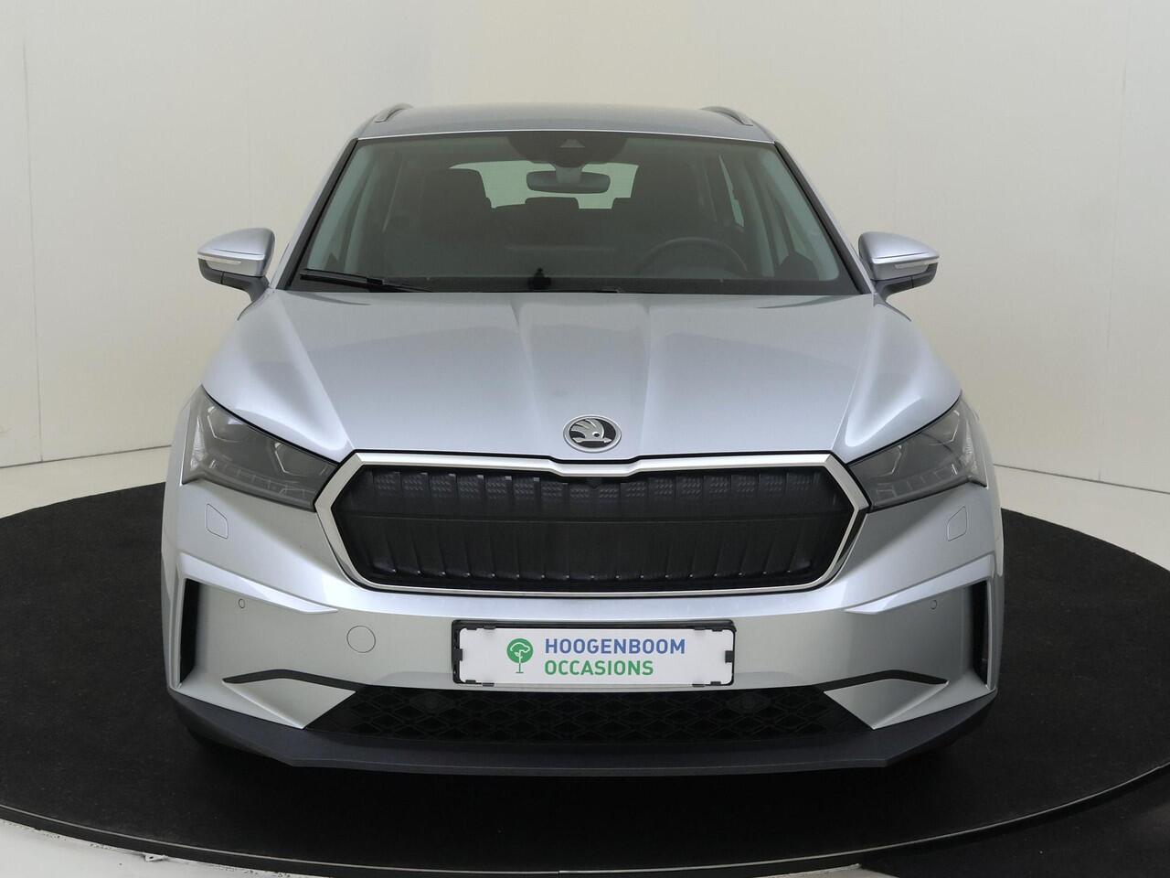 Skoda Enyaq iV 80 | Achteruitrijcamera | Dodehoek detectie | Stoel- en stuurwielverwarming | 3-zone airco | LED matrix verlichting | Adaptieve cruise control | Navigatie |