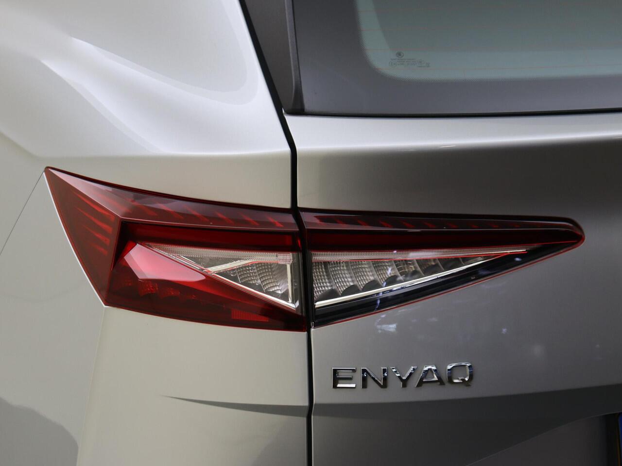 Skoda Enyaq iV 80 | Achteruitrijcamera | Dodehoek detectie | Stoel- en stuurwielverwarming | 3-zone airco | LED matrix verlichting | Adaptieve cruise control | Navigatie |