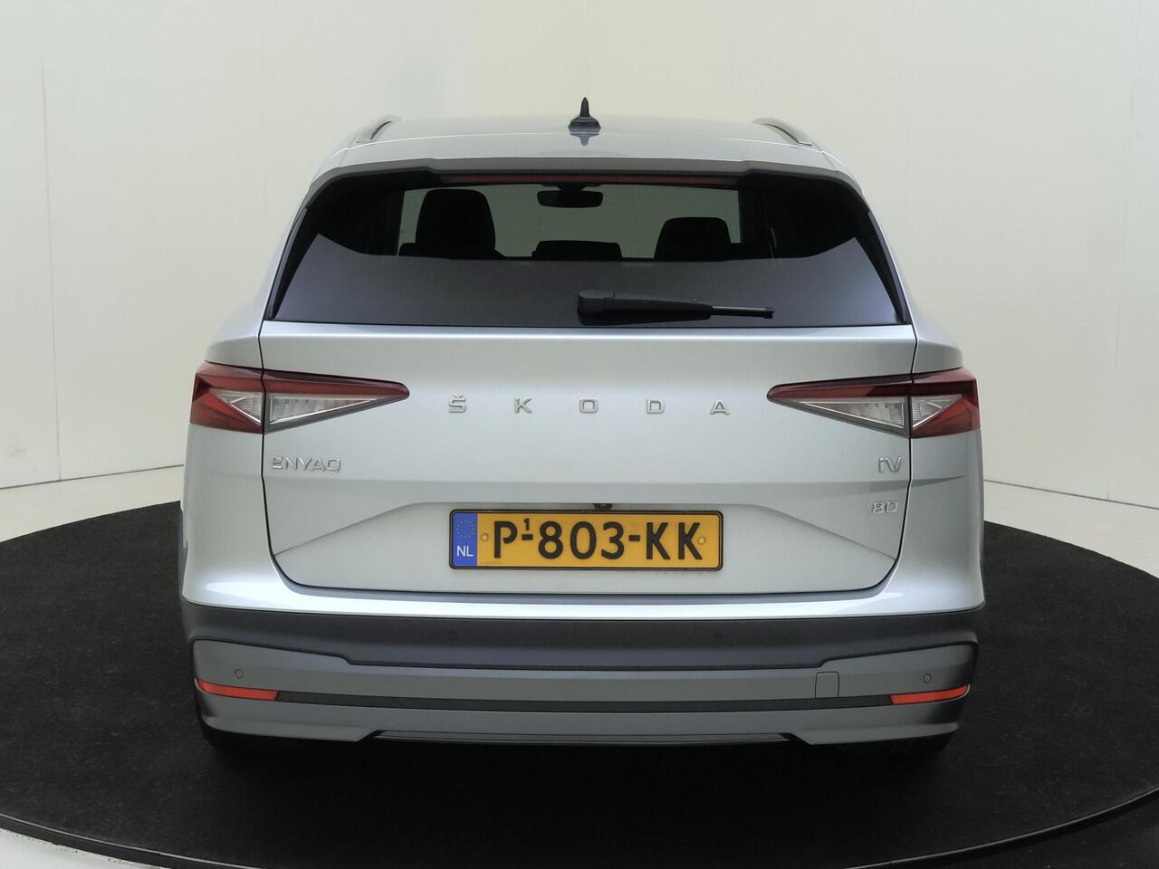 Skoda Enyaq iV 80 | Keyless | 3-zone airco | Stoel- en stuurwielverwarming | Navigatie | Achteruitrijcamera | Cruise control | Voorklimatisering |
