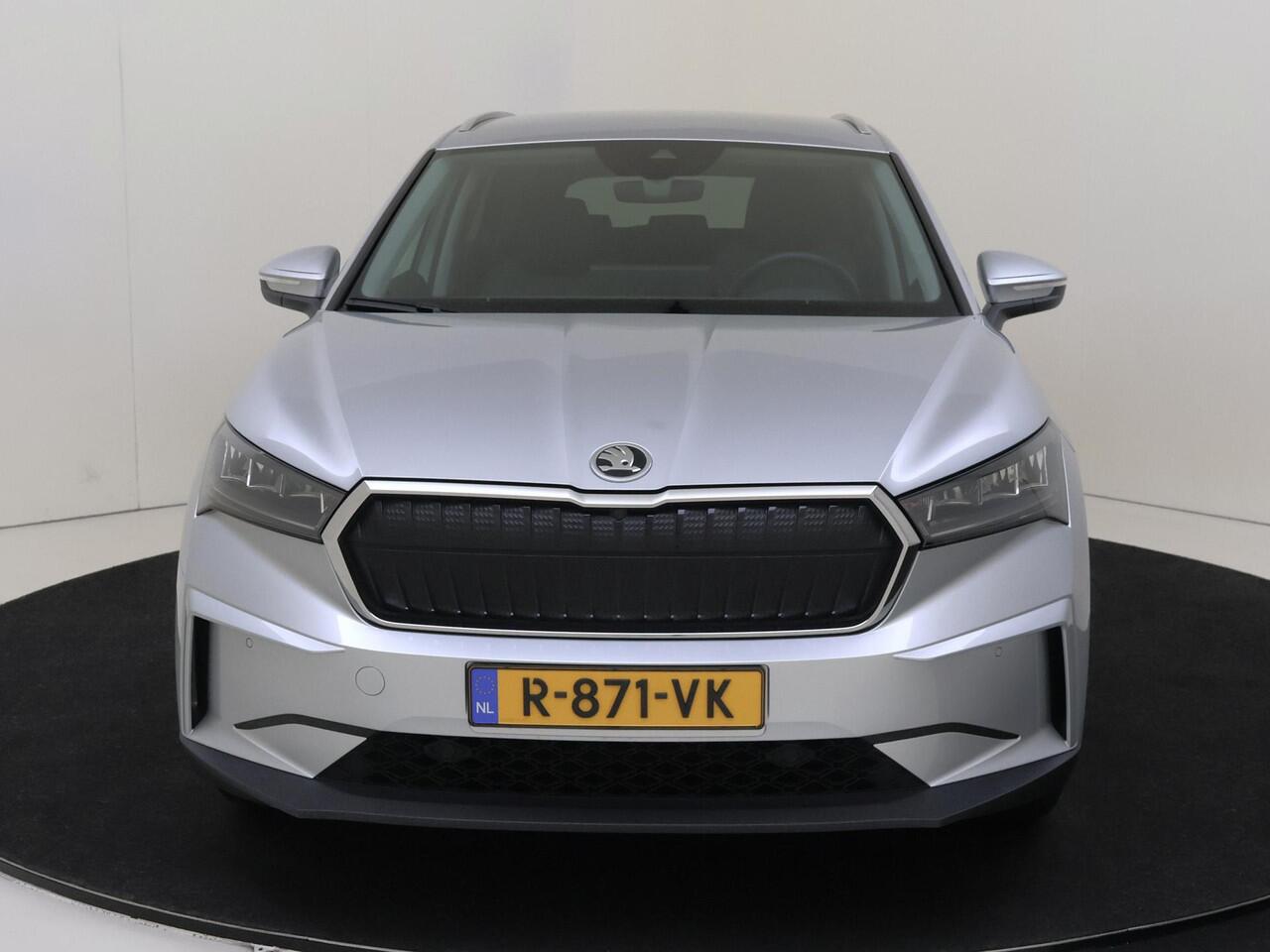 Skoda Enyaq iV 80 Business Edition | Dodehoek detectie | Stoel- en stuurwielverwarming | Achteruitrijcamera | 3-zone airco | Adaptieve cruise control | Navigatie | Keyless |