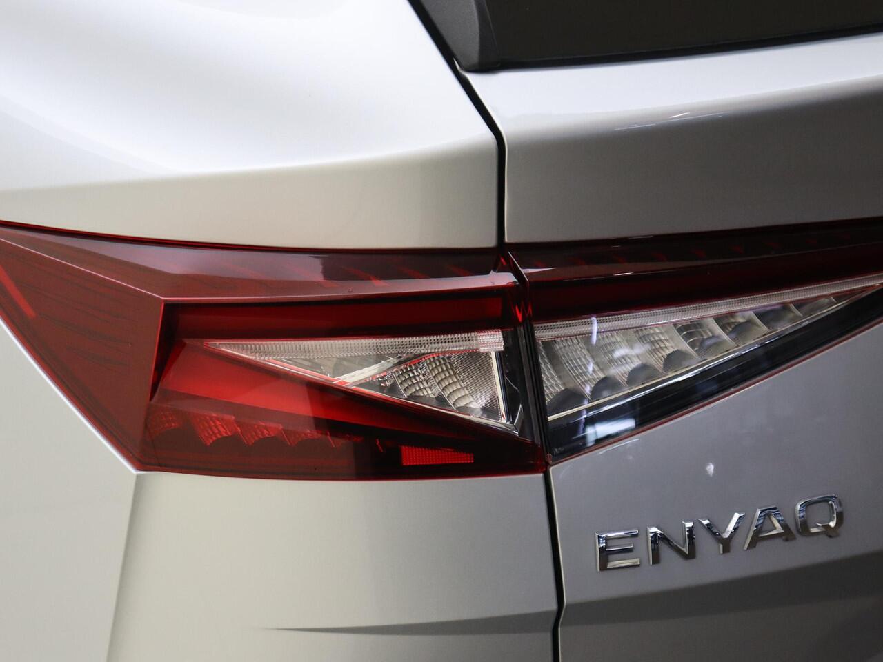 Skoda Enyaq iV 80 Business Edition | Dodehoek detectie | Stoel- en stuurwielverwarming | Achteruitrijcamera | 3-zone airco | Adaptieve cruise control | Navigatie | Keyless |