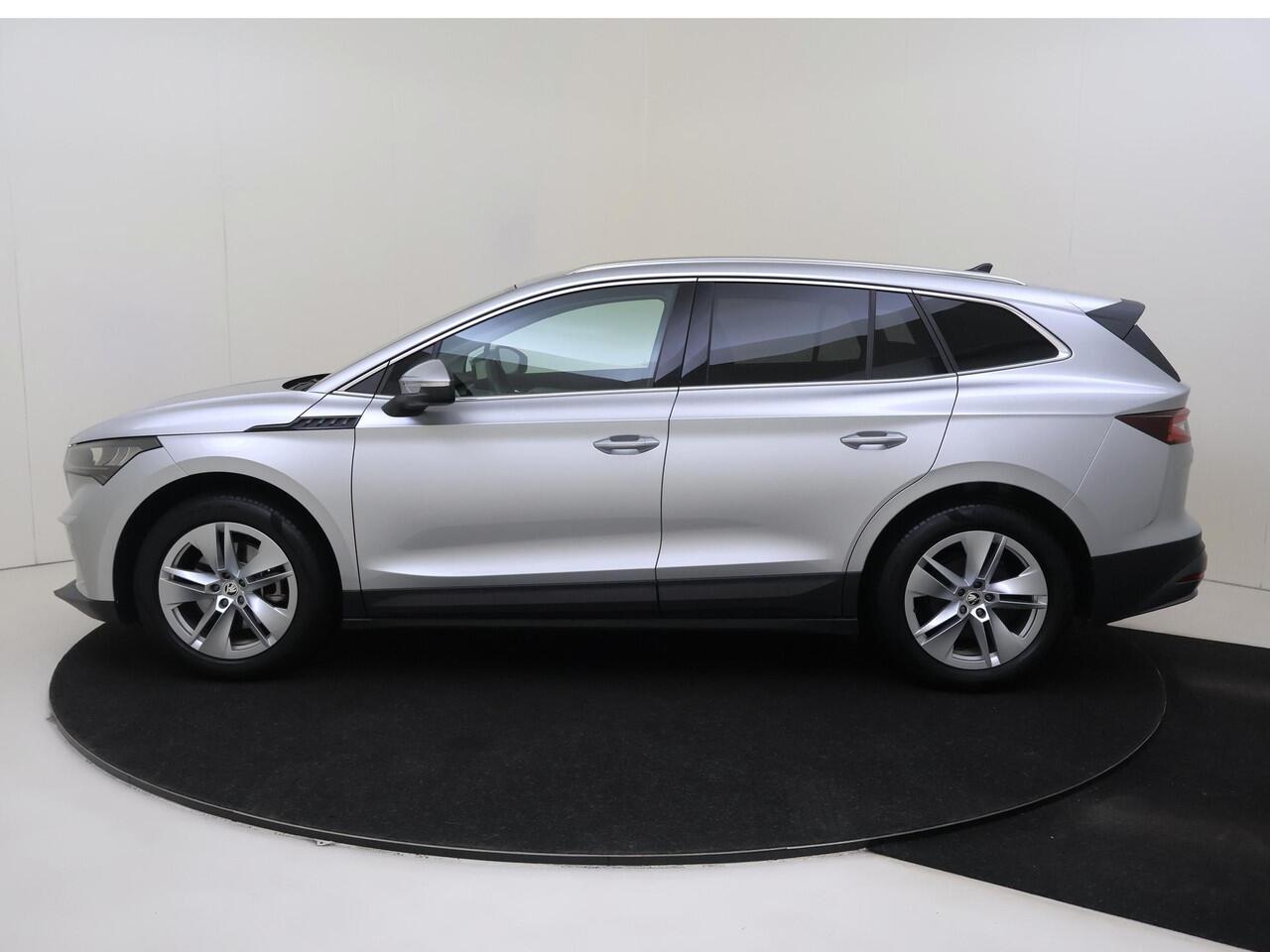 Skoda Enyaq iV 80 Business Edition | Dodehoek detectie | Stoel- en stuurwielverwarming | Achteruitrijcamera | 3-zone airco | Adaptieve cruise control | Navigatie | Keyless |