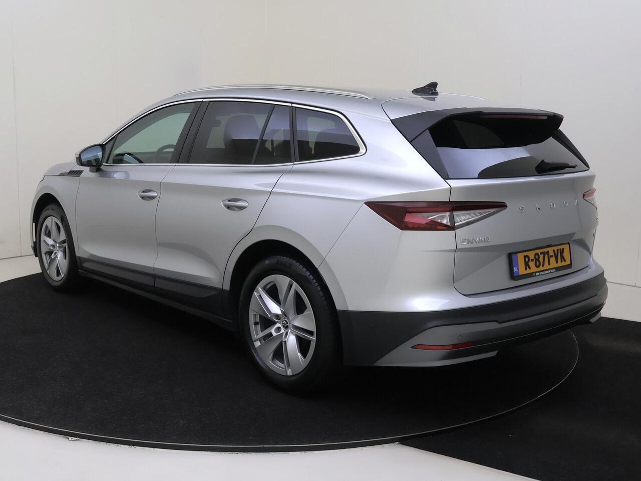 Skoda Enyaq iV 80 Business Edition | Dodehoek detectie | Stoel- en stuurwielverwarming | Achteruitrijcamera | 3-zone airco | Adaptieve cruise control | Navigatie | Keyless |