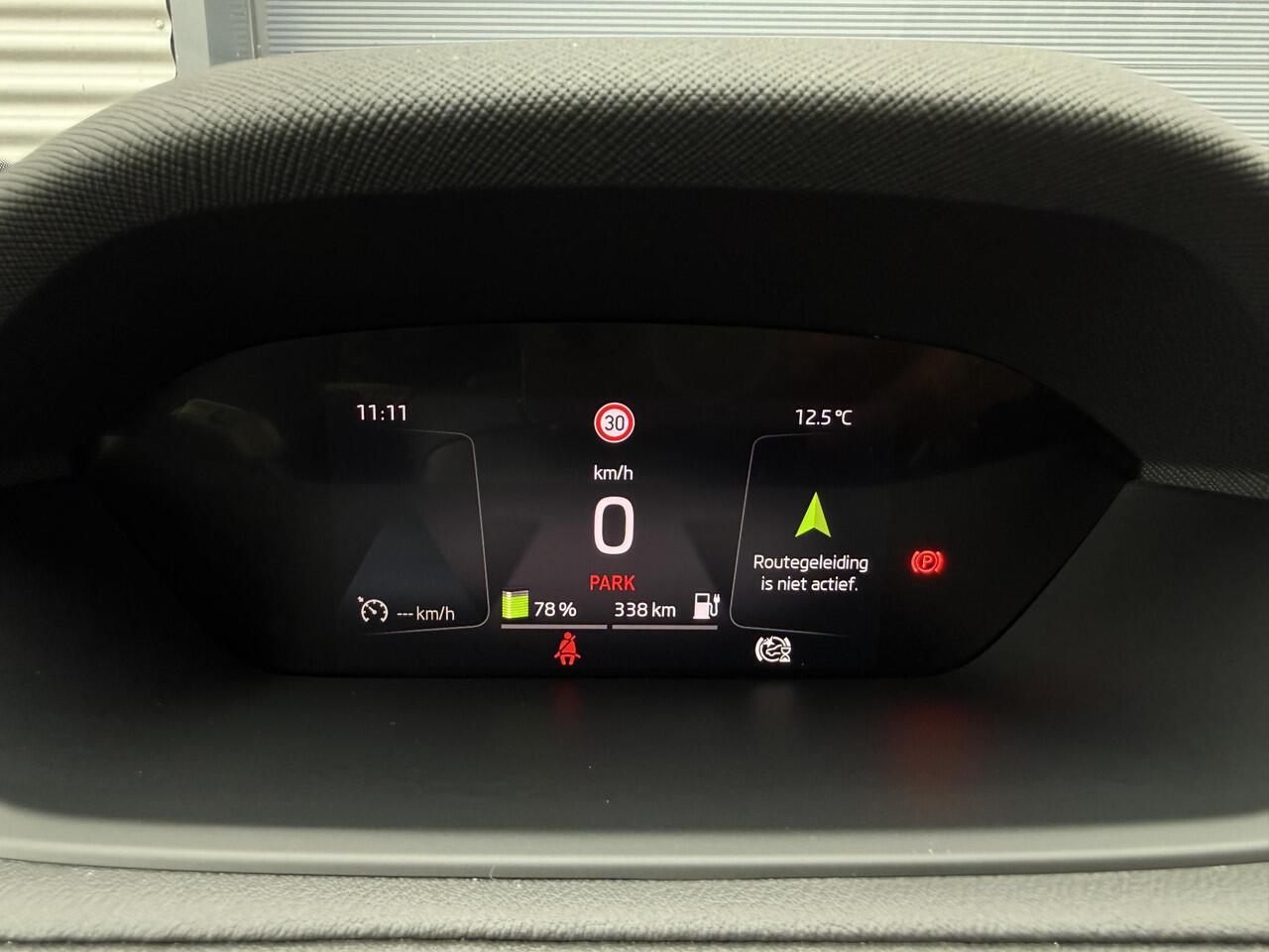 Skoda Enyaq iV 80 Sportline ?SOH 93% ?Sportstoelen Half Leder Alcantara ?Matrix LED ?Full LED ?Sfeerverlichting ?Navigatie ?Camera ?Lichtmetaal 20" ?Parkeersensoren