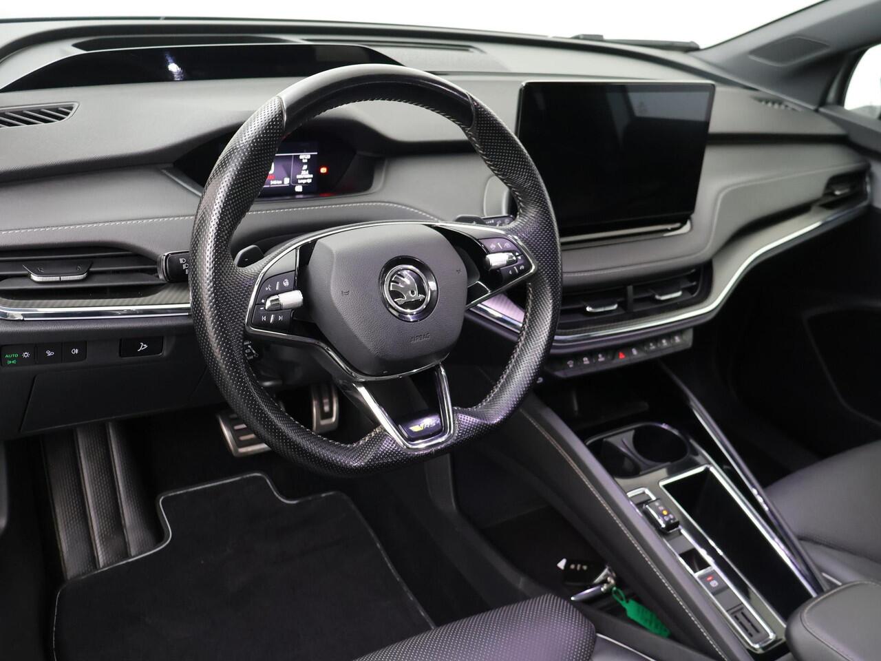 Skoda Enyaq iV Coupé 80 RS | 300 PK | Soh 89% | Trekhaak | Panoramadak | Stoelverwarming