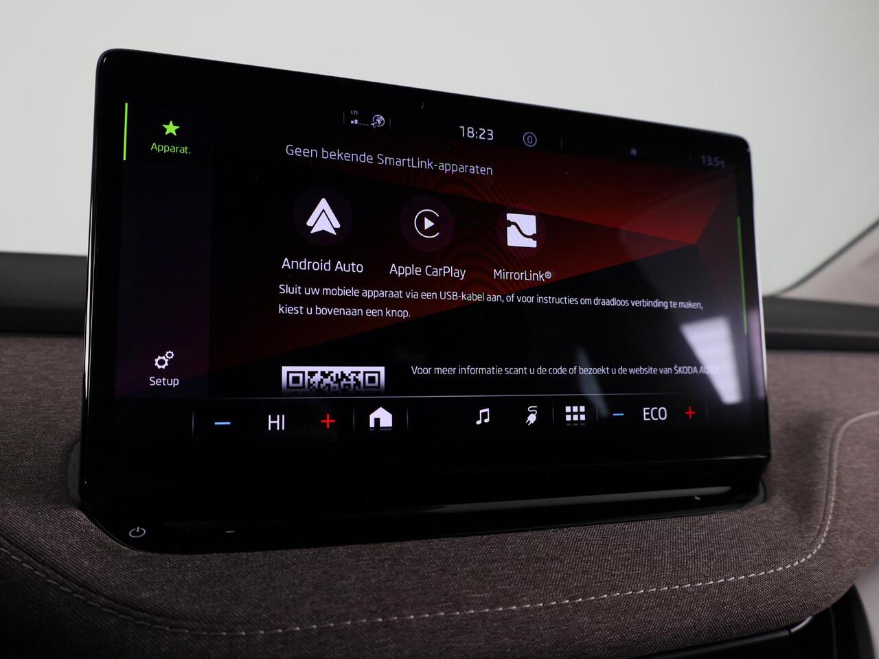 Skoda Enyaq iV 80 204pk | Verwarmd sturuwiel | Wegklapare trekhaak | Warmtepomp | Parkeercamera