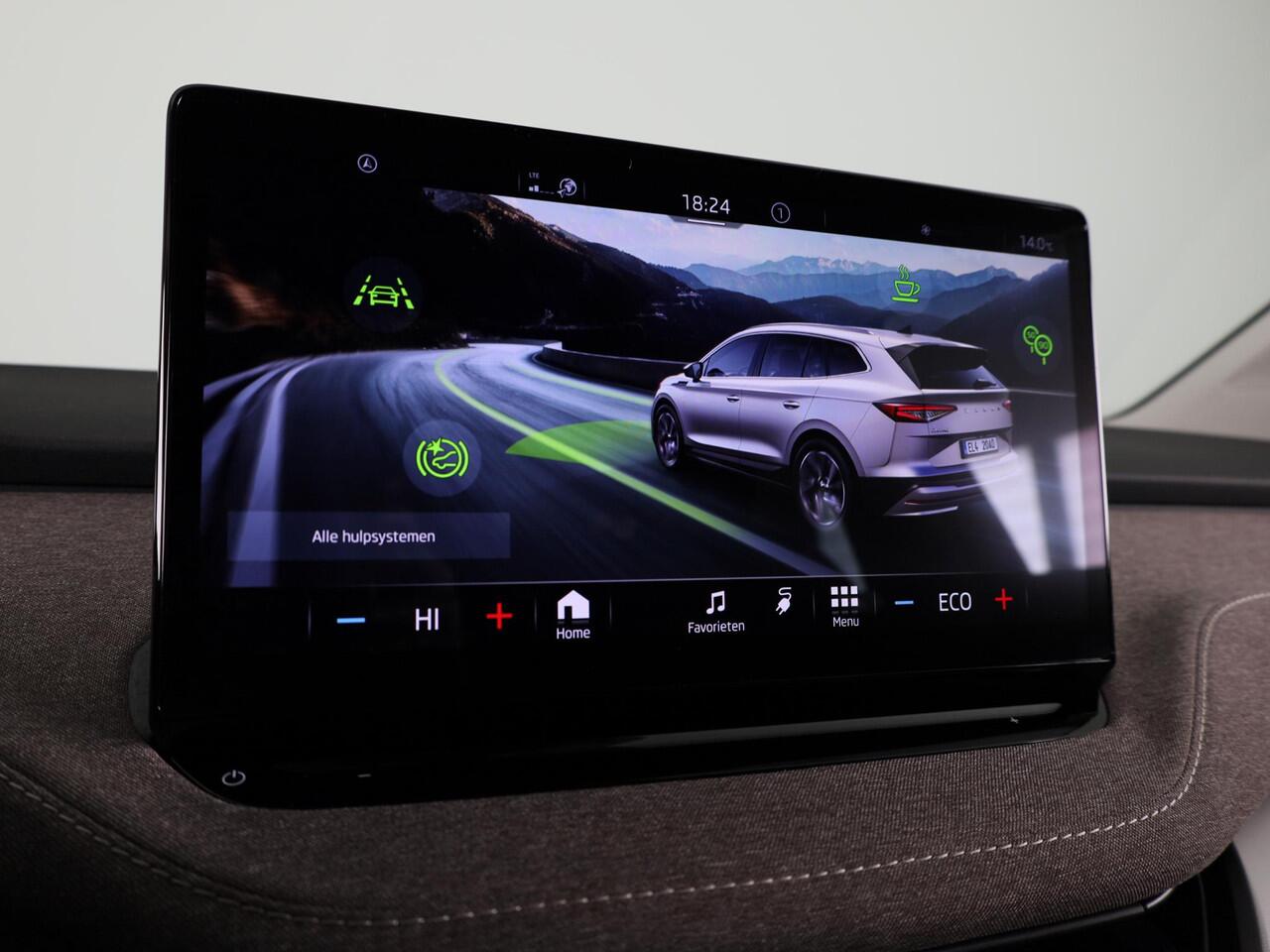 Skoda Enyaq iV 80 204pk | Verwarmd sturuwiel | Wegklapare trekhaak | Warmtepomp | Parkeercamera