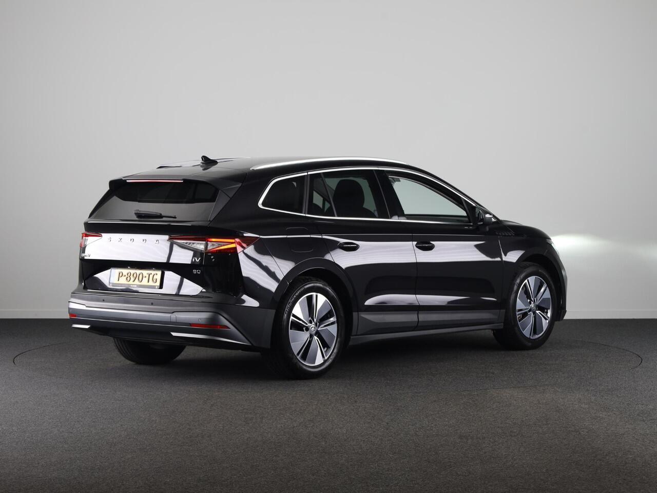 Skoda Enyaq iV 80 204pk | Verwarmd sturuwiel | Wegklapare trekhaak | Warmtepomp | Parkeercamera