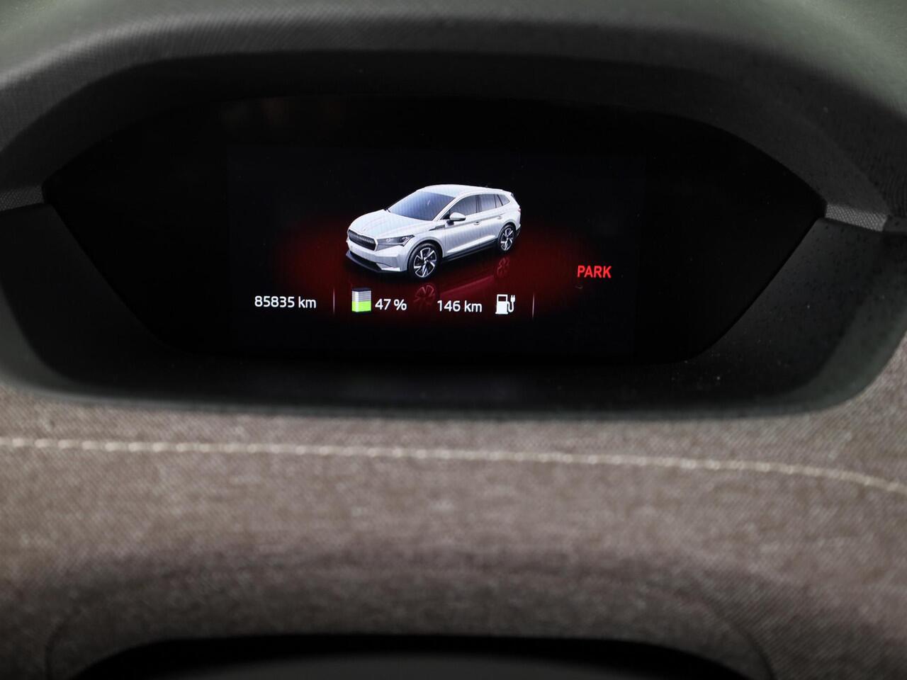 Skoda Enyaq iV 80 204pk | Verwarmd sturuwiel | Wegklapare trekhaak | Warmtepomp | Parkeercamera