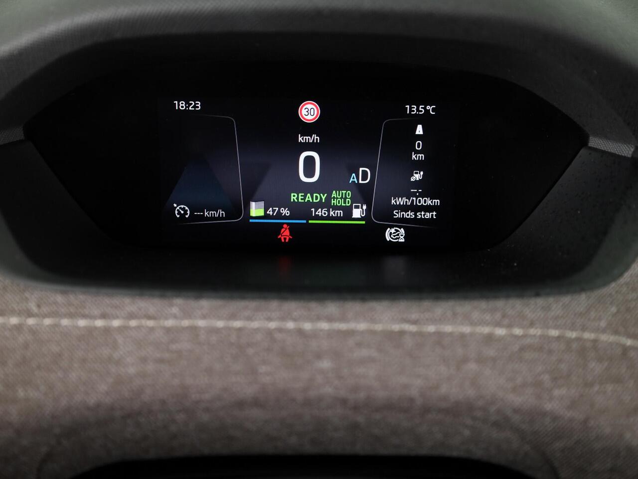 Skoda Enyaq iV 80 204pk | Verwarmd sturuwiel | Wegklapare trekhaak | Warmtepomp | Parkeercamera