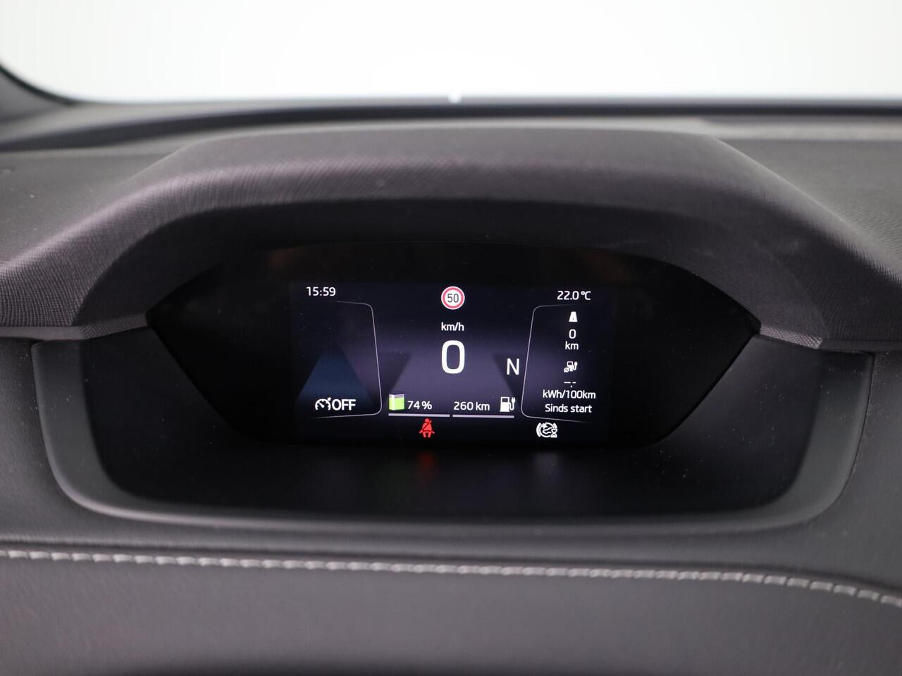 Skoda Enyaq iV 60 Sportline 180 pk | SoH 90% | Navigatie | Parkeersensoren | Achteruitrijcamera | Autom. airco (3 zones) | Stoelverwarming | Keyless |