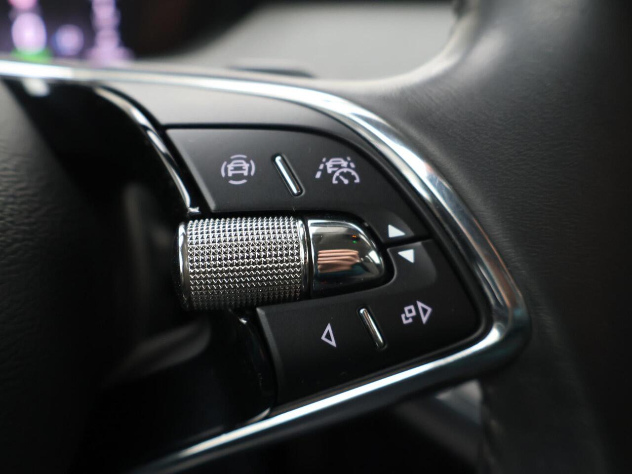 Skoda Enyaq iV 60 | 180 PK | SoH 90% | Voorstoelen verwarmd | Navigatiesysteem | Climate control |