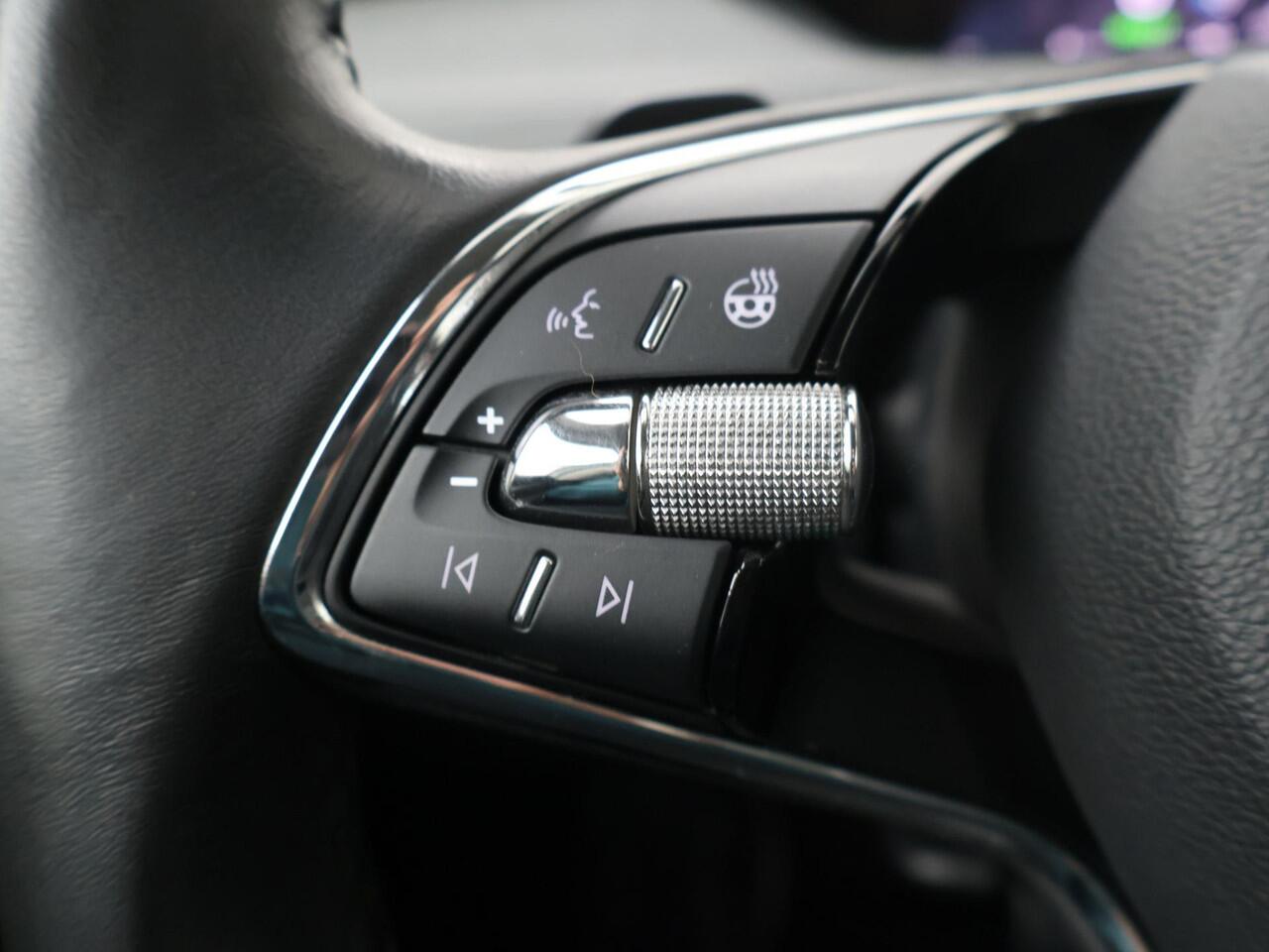 Skoda Enyaq iV 60 | 180 PK | SoH 90% | Voorstoelen verwarmd | Navigatiesysteem | Climate control |