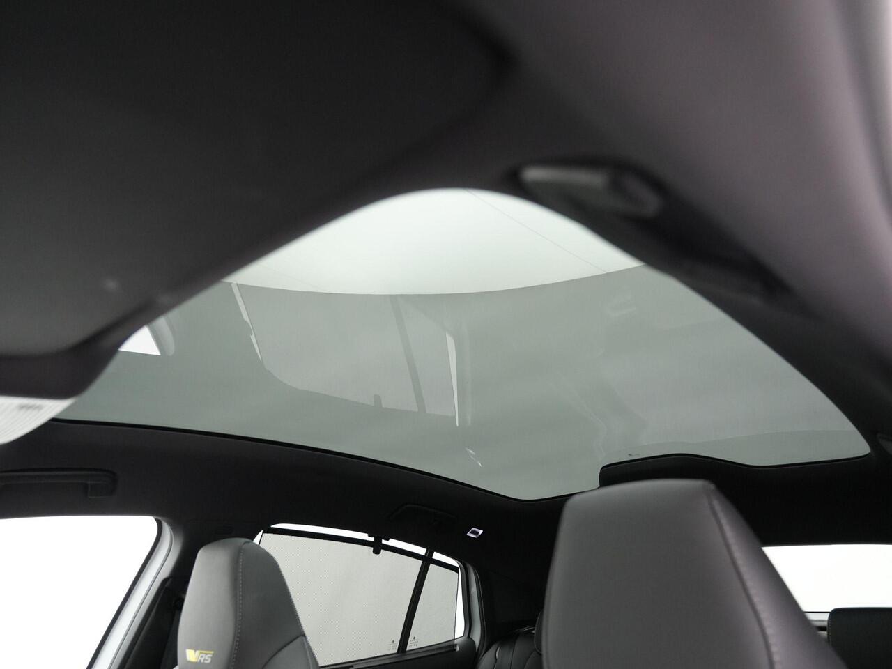 Skoda Enyaq iV Coupé 80 RS 299 pk | SOH 92% | Panoramadak | Trekhaak | Leder | Geheugen-/massagestoel | Adaptief onderstel | Canton | Matrix LED | Head-up display | 360 camera