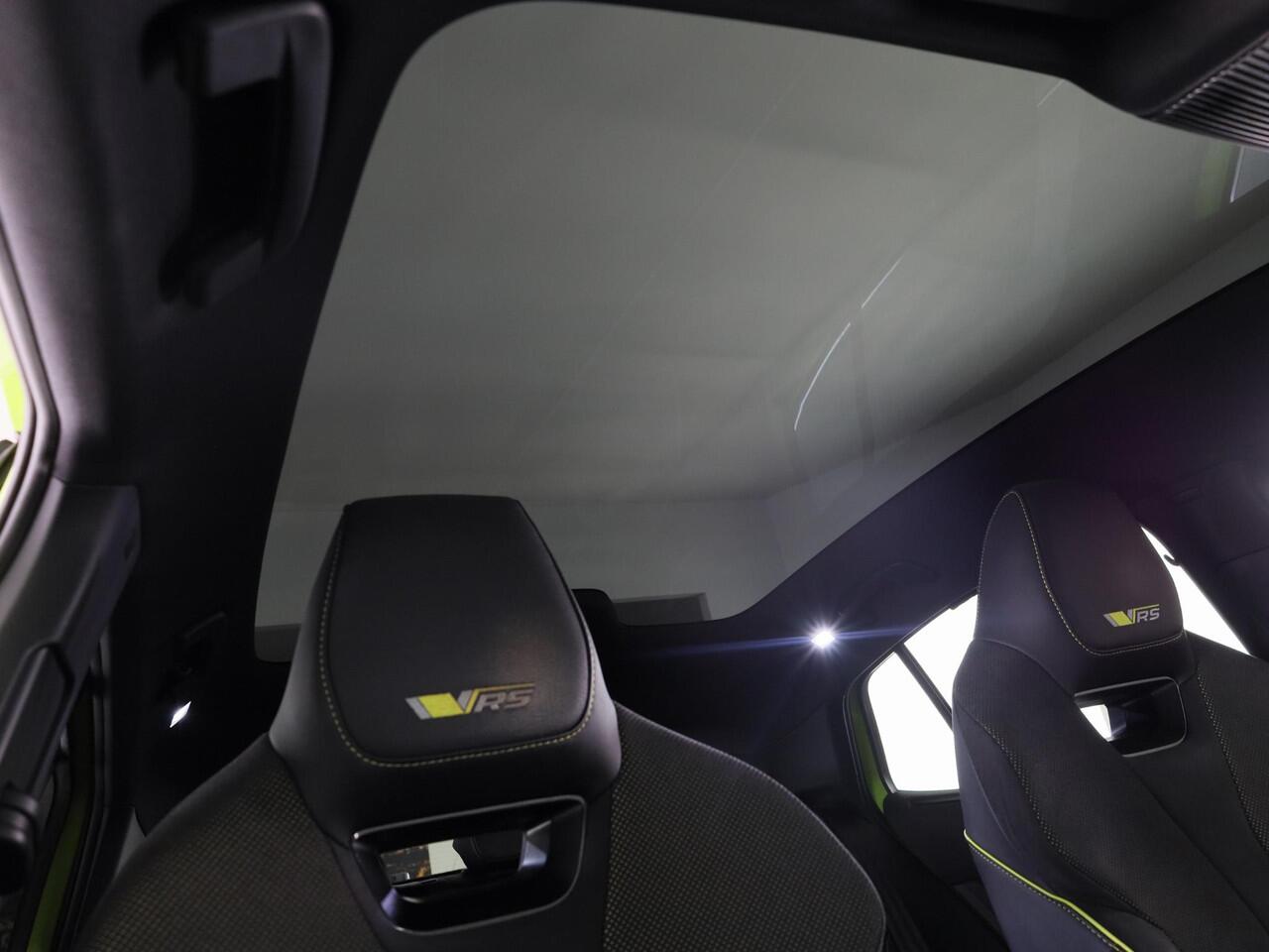 Skoda Enyaq iV Coupé 80 RS 299pk | SoH 93% | Panoramadak | Elektrisch verstelbare stoelen met geheugen | Verwarmbare voorstoelen en achterbank |