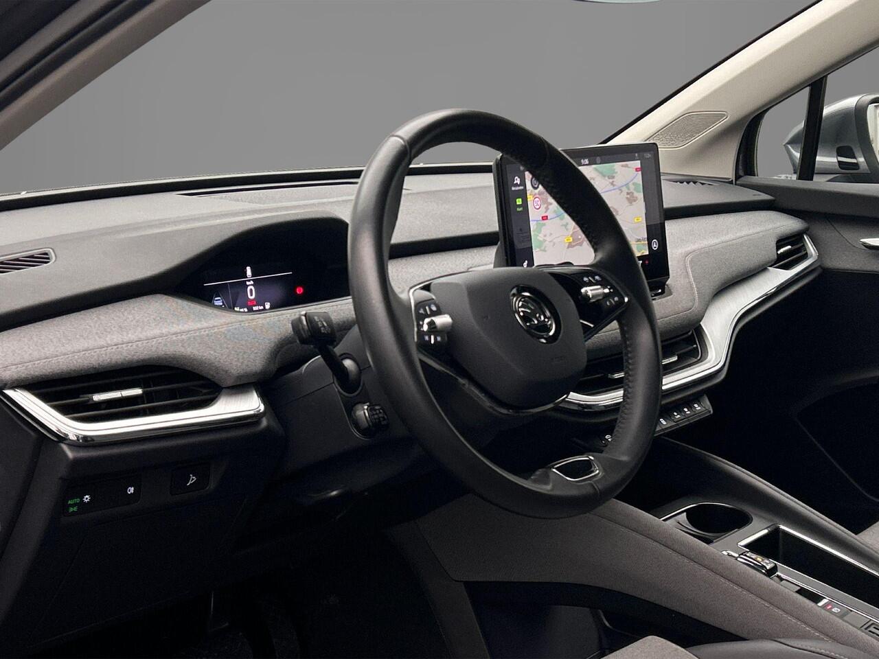 Skoda Enyaq iV 80 204pk Automaat Trekhaak, Adaptive cruise control, Navigatie, 360 camera, Stuurwiel verwarmd, Achteruitrijcamera, Parkeersensoren, LED koplampen