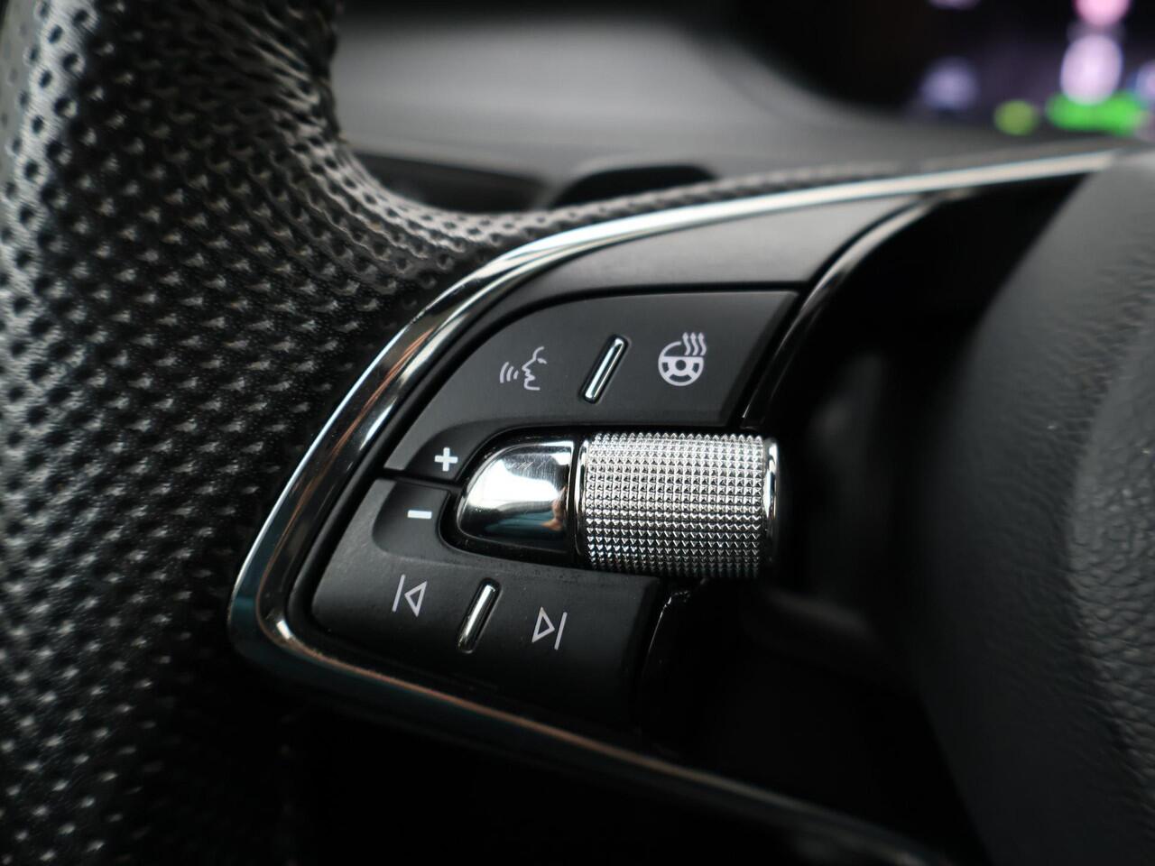 Skoda Enyaq iV Coupé 80 RS | 300 PK | Soh 89% | Trekhaak wegklapbaar | Panoramadak | Canton Sound | 21" LM velgen | Matrix LED koplampen |