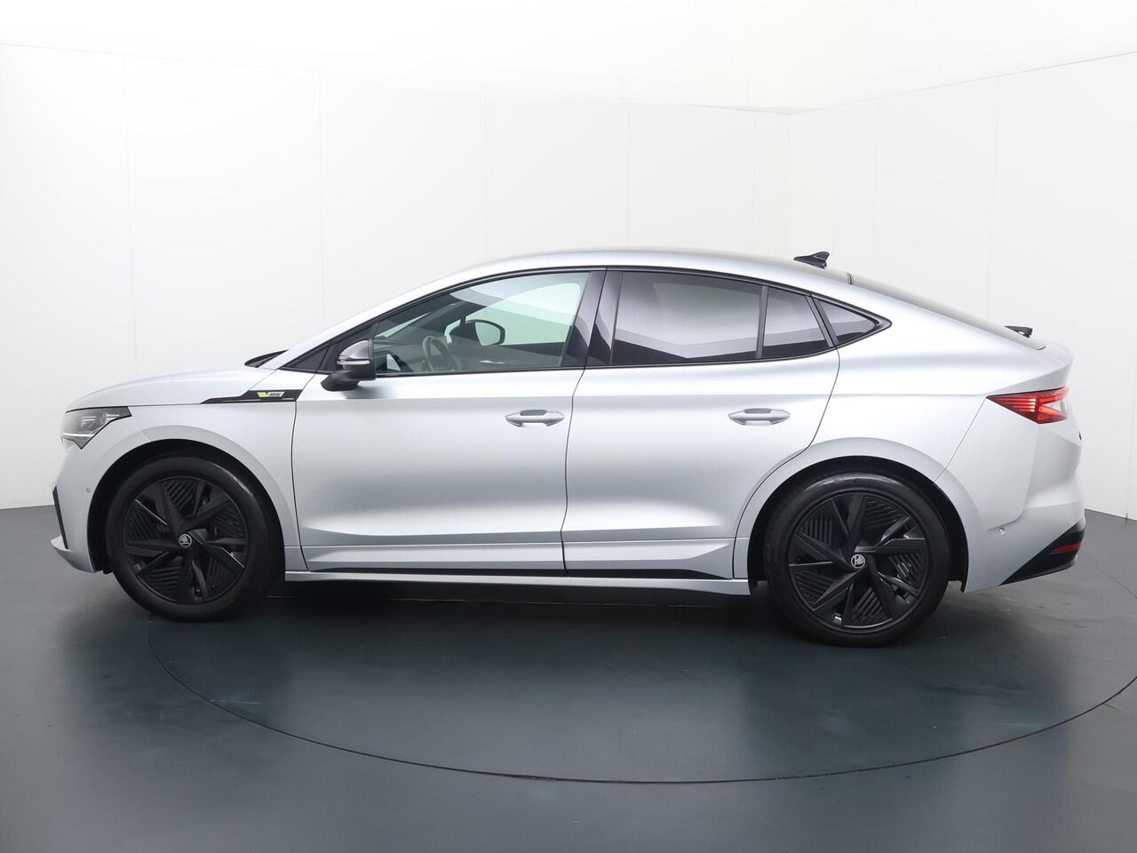 Skoda Enyaq iV Coupé 80 RS | 300 PK | Soh 89% | Trekhaak wegklapbaar | Panoramadak | Canton Sound | 21" LM velgen | Matrix LED koplampen |