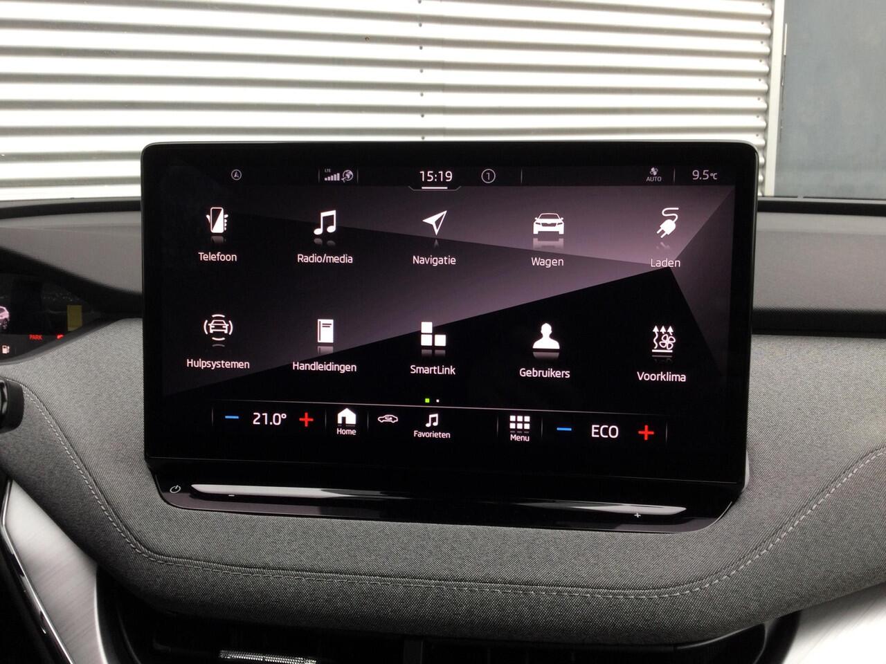 Skoda Enyaq iV 60 180PK Business Edition | LED | Stuurverwarming | Camera |