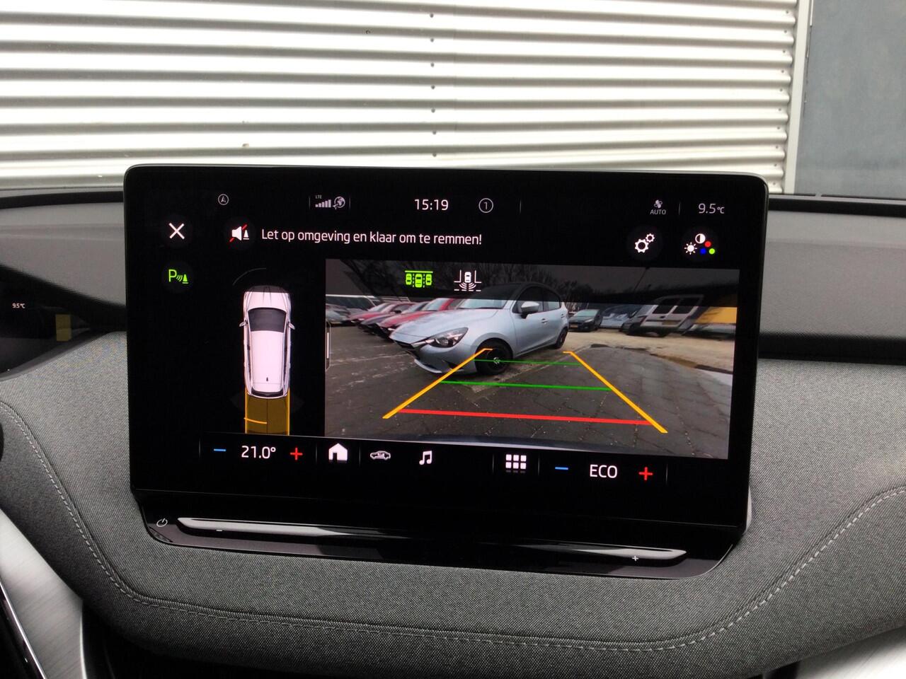 Skoda Enyaq iV 60 180PK Business Edition | LED | Stuurverwarming | Camera |