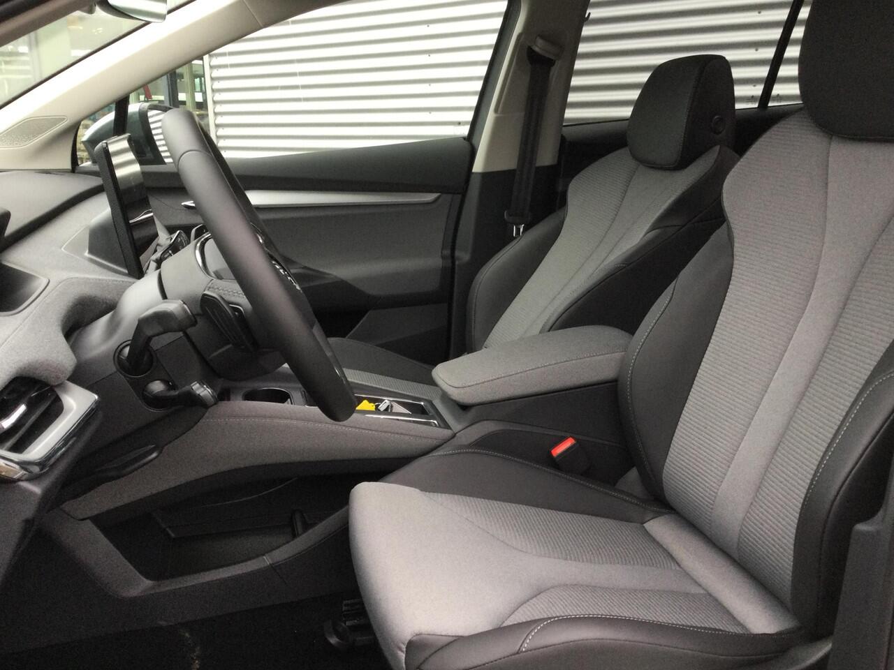 Skoda Enyaq iV 60 180PK Business Edition | LED | Stuurverwarming | Camera |