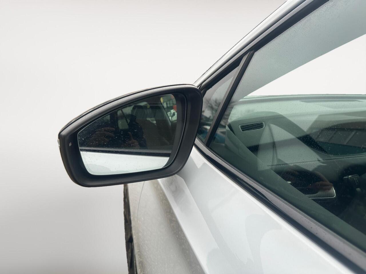 Skoda Enyaq iV 60 Sportline | SOH 90% | 21 INCH | PANORAMA | SFEERVERLICHTING | SPORTSTOELEN | CARPLAY |