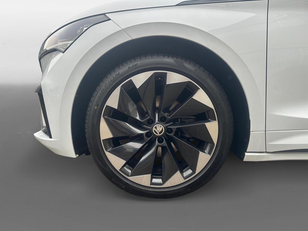 Skoda Enyaq iV 60 Sportline | SOH 90% | 21 INCH | PANORAMA | SFEERVERLICHTING | SPORTSTOELEN | CARPLAY |