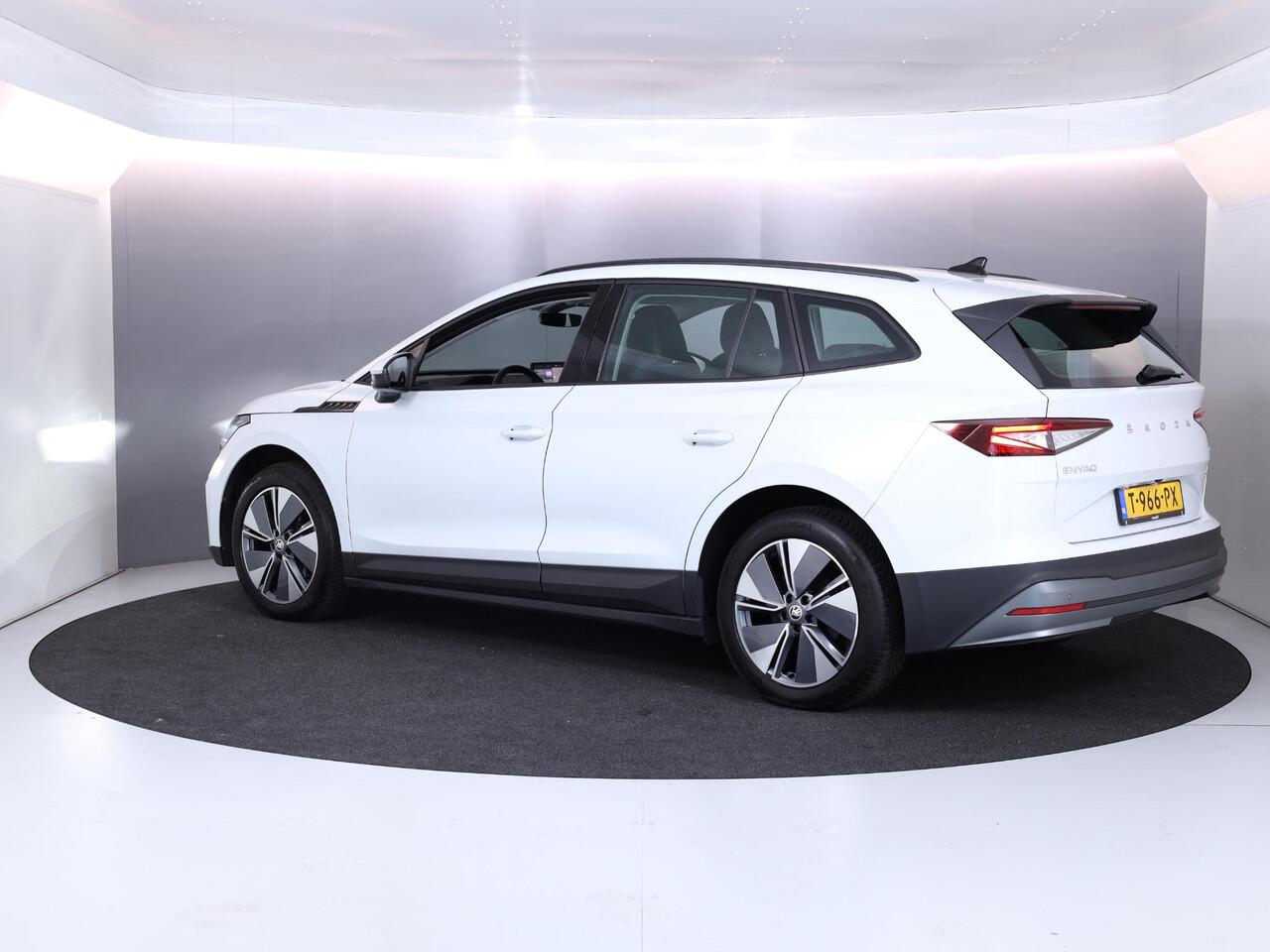 Skoda Enyaq iV 60 180 pk | SOH 93% | Navigatie | Parkeersensoren | Achteruitrijcamera | LED koplampen | Lichtmetalen velgen 19" | Apple Carplay/Android Auto |